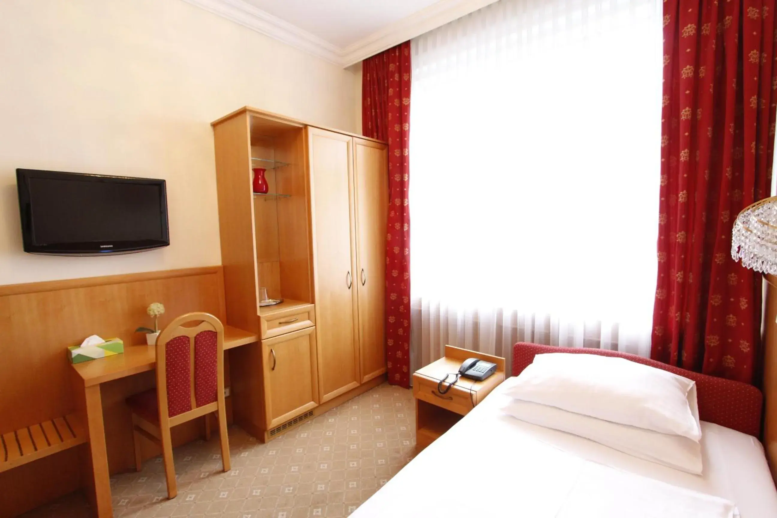 Single Room in Hotel Corvinus Vienna - Newly Renovated Single Room in Hotel Corvinus Vienna - Newly Renovated