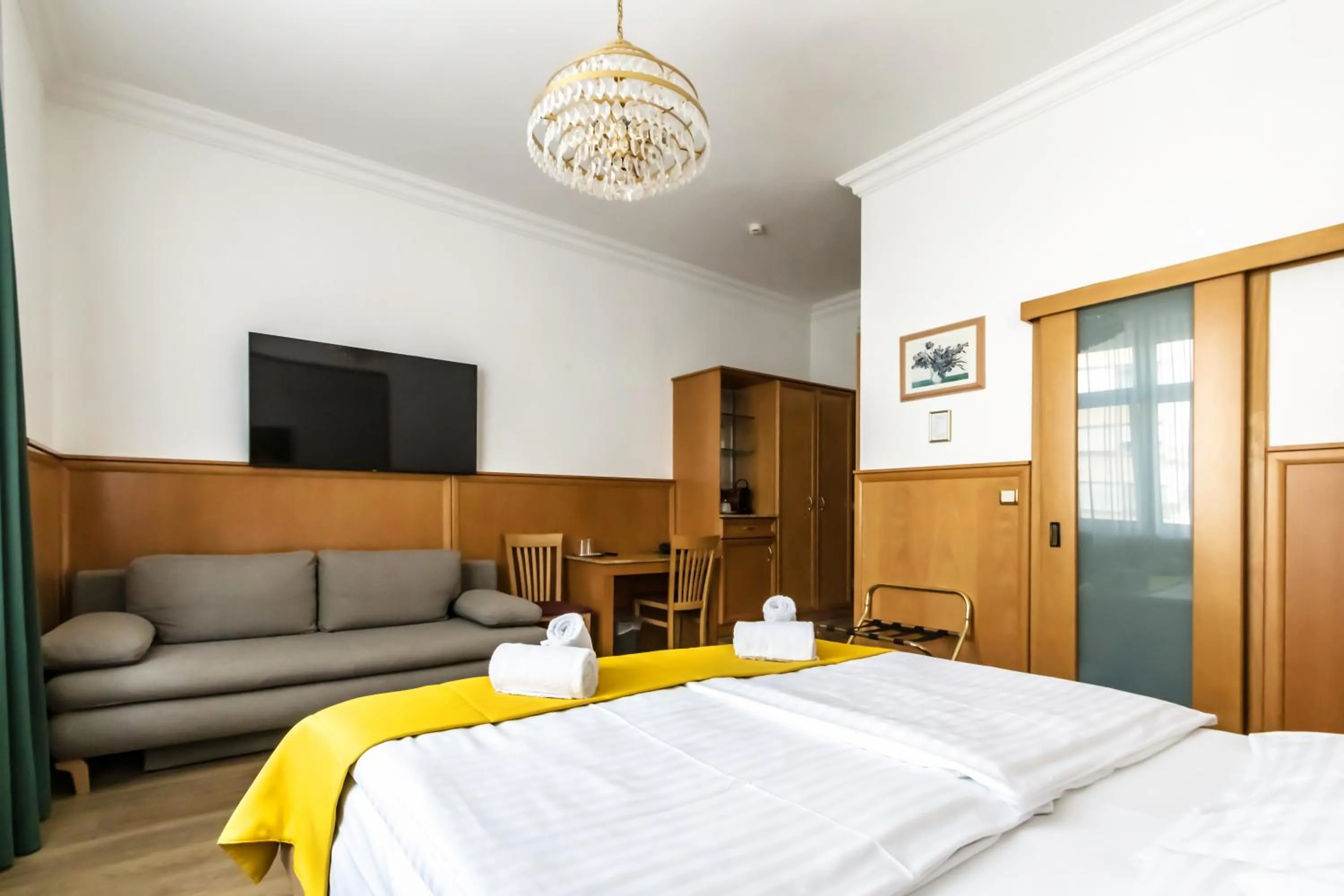 TV and multimedia, Bed in Hotel Corvinus Vienna