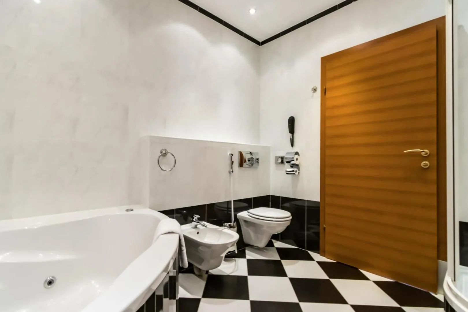 Toilet in Hotel Corvinus Vienna