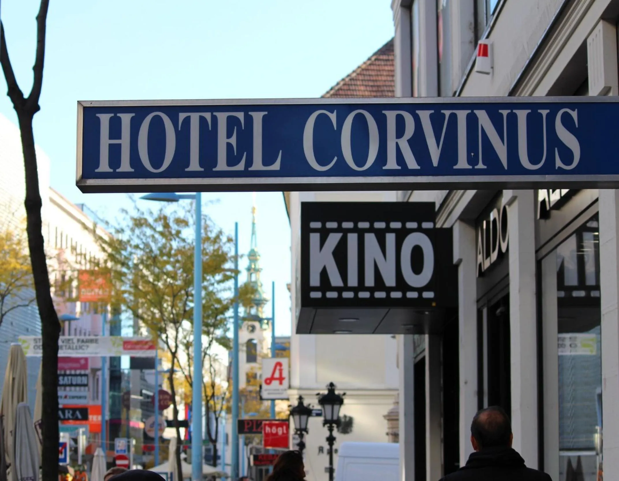 Facade/entrance in Hotel Corvinus Vienna