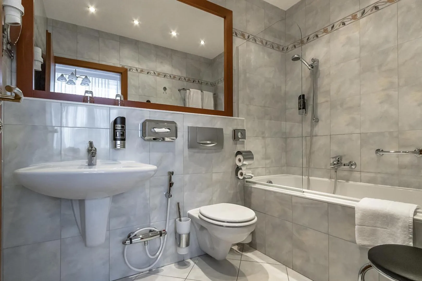 Bath in Hotel Corvinus Vienna