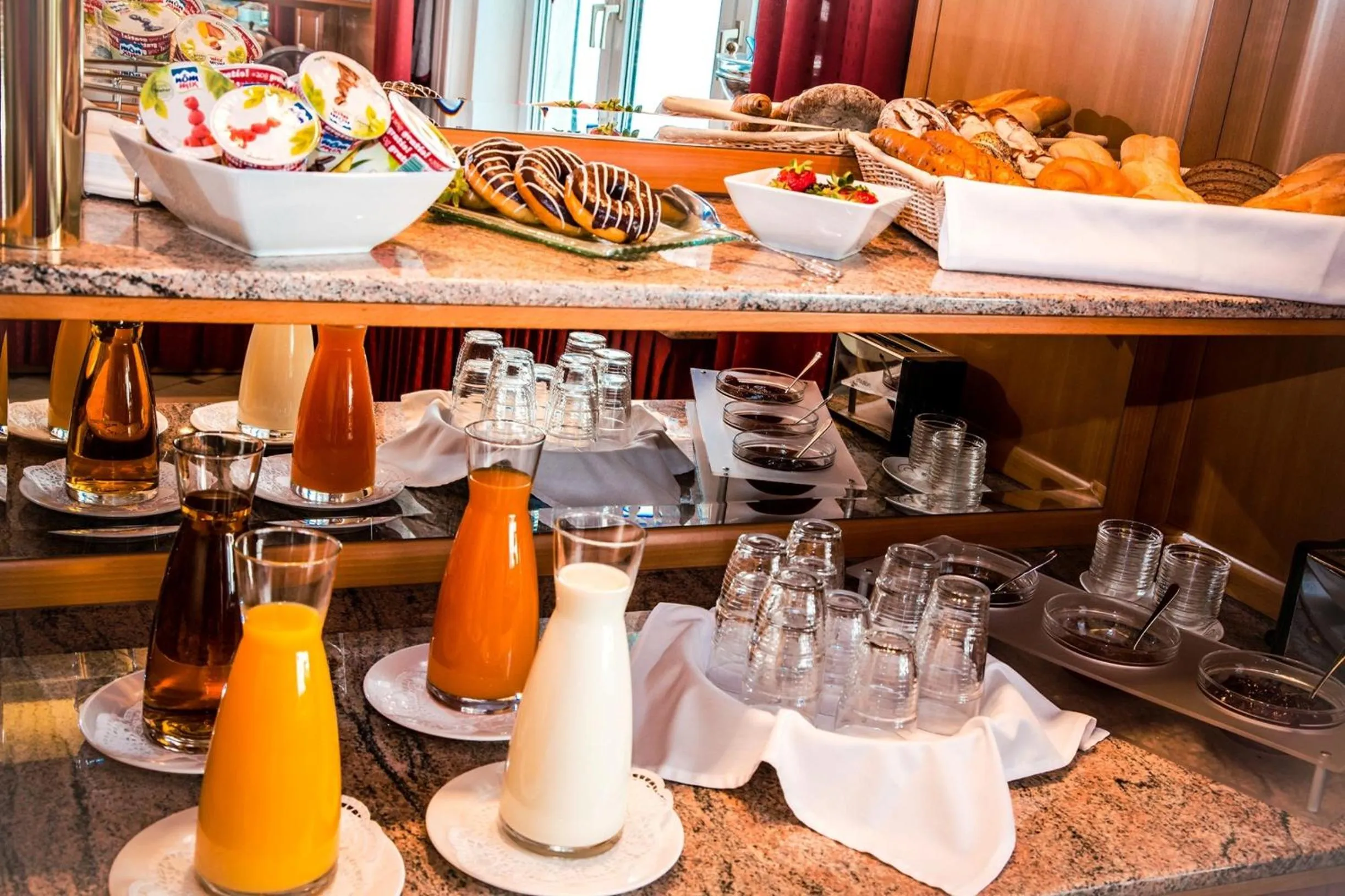 Restaurant/places to eat in Hotel Corvinus Vienna