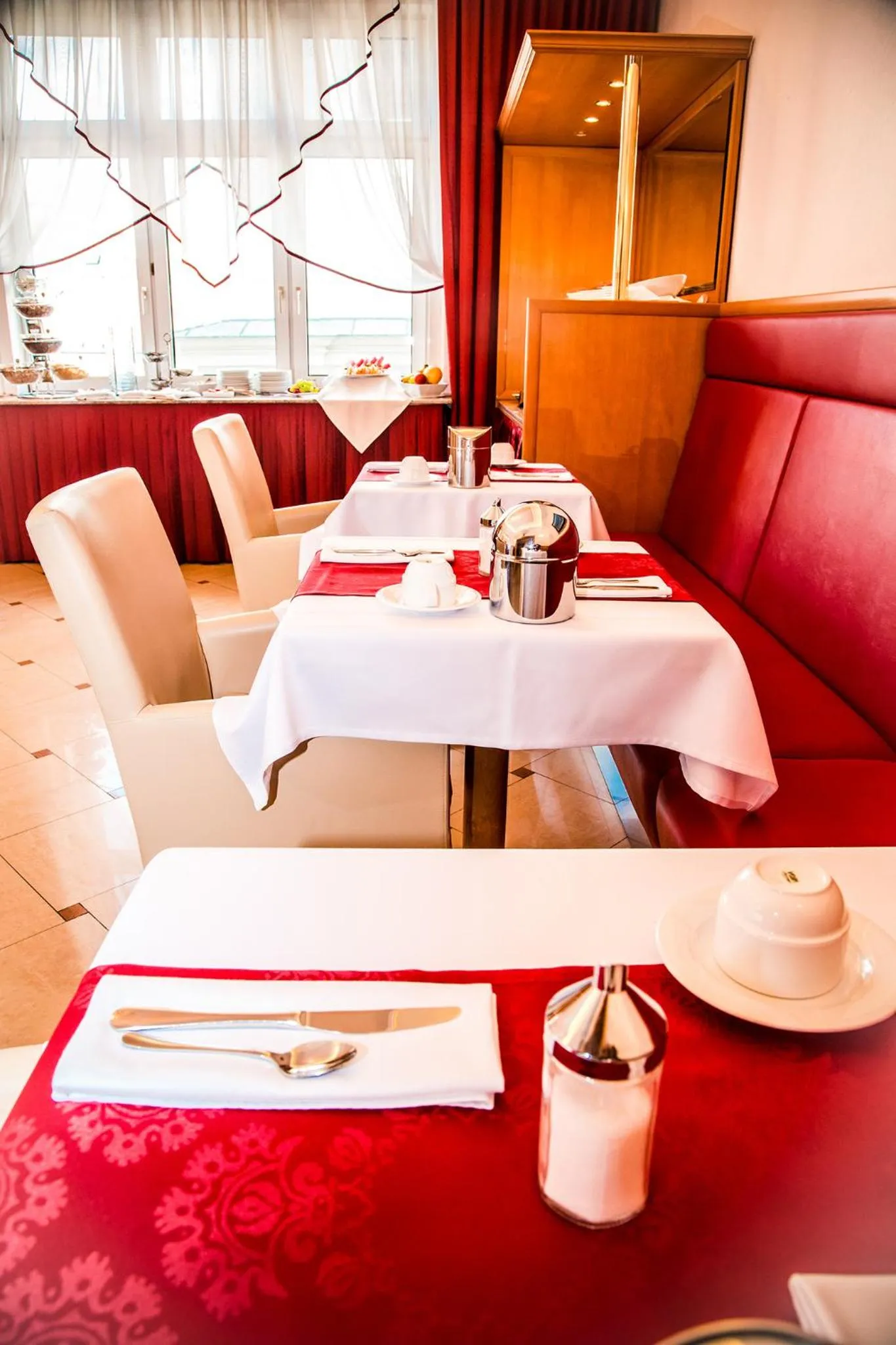 Restaurant/places to eat in Hotel Corvinus Vienna