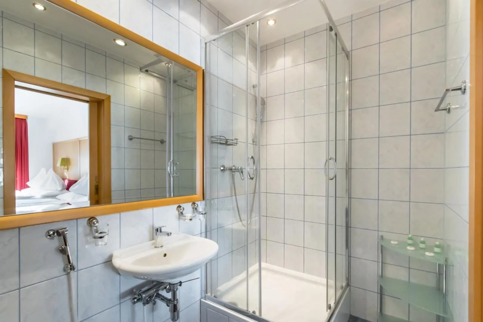 Shower in Hotel Corvinus Vienna