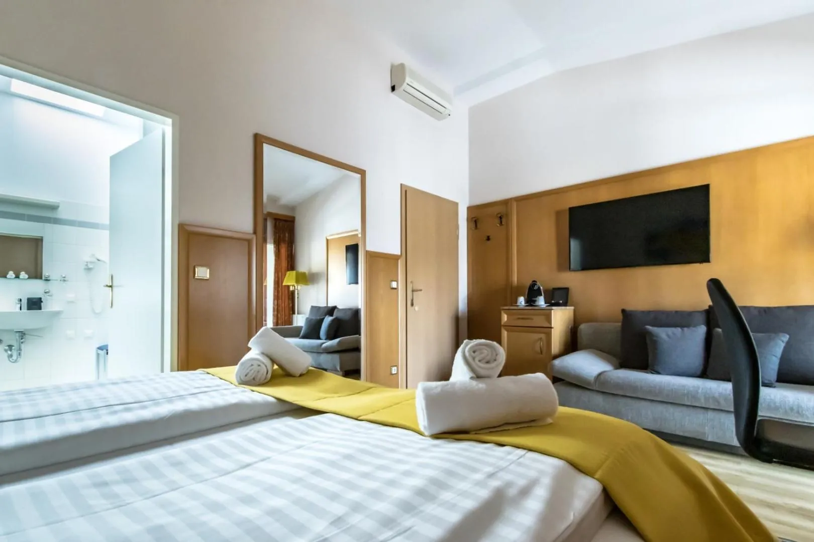 Bed in Hotel Corvinus Vienna