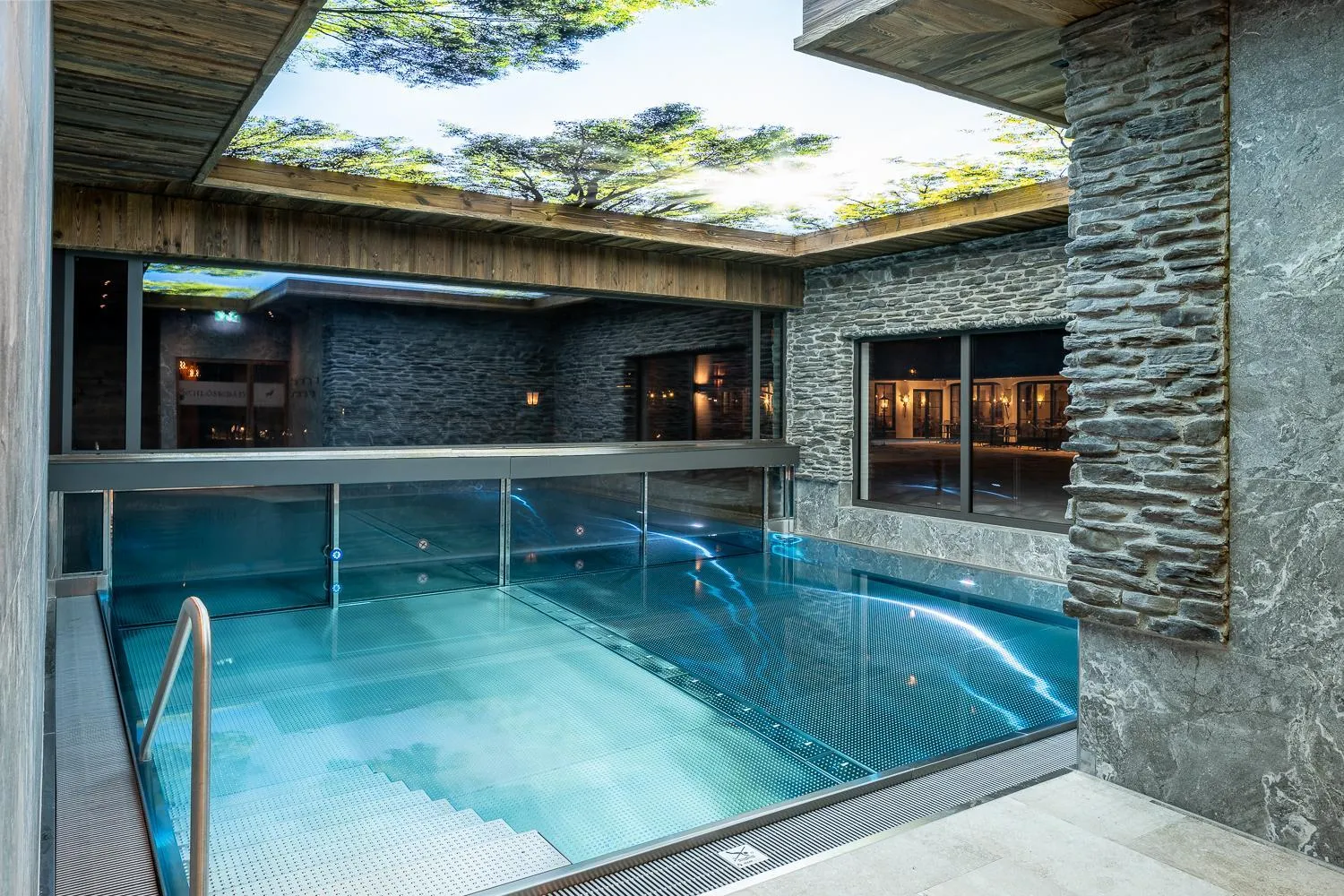 Swimming pool in Hotel Jagdschlössl