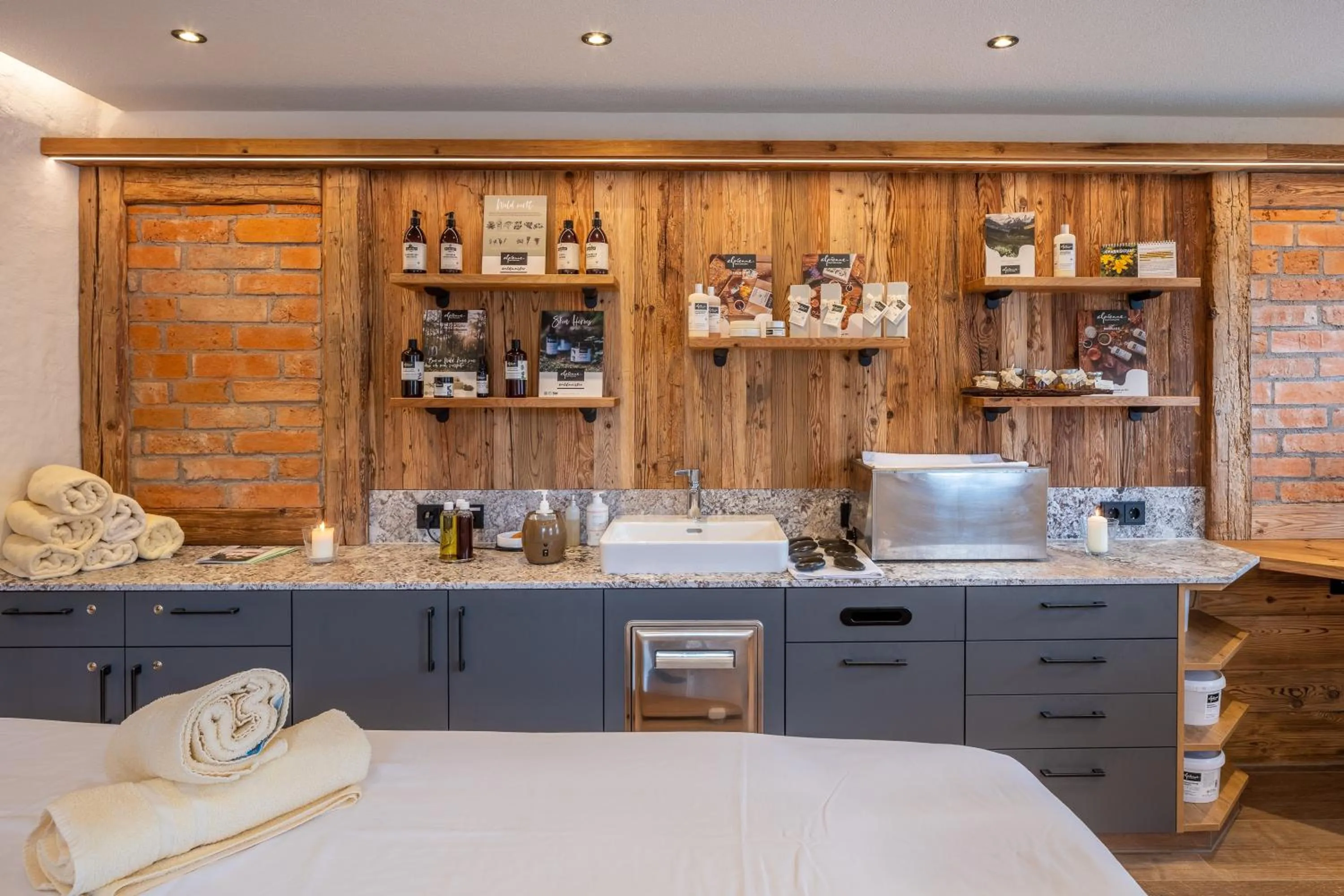 Massage, Bed in Hotel Jagdschlössl