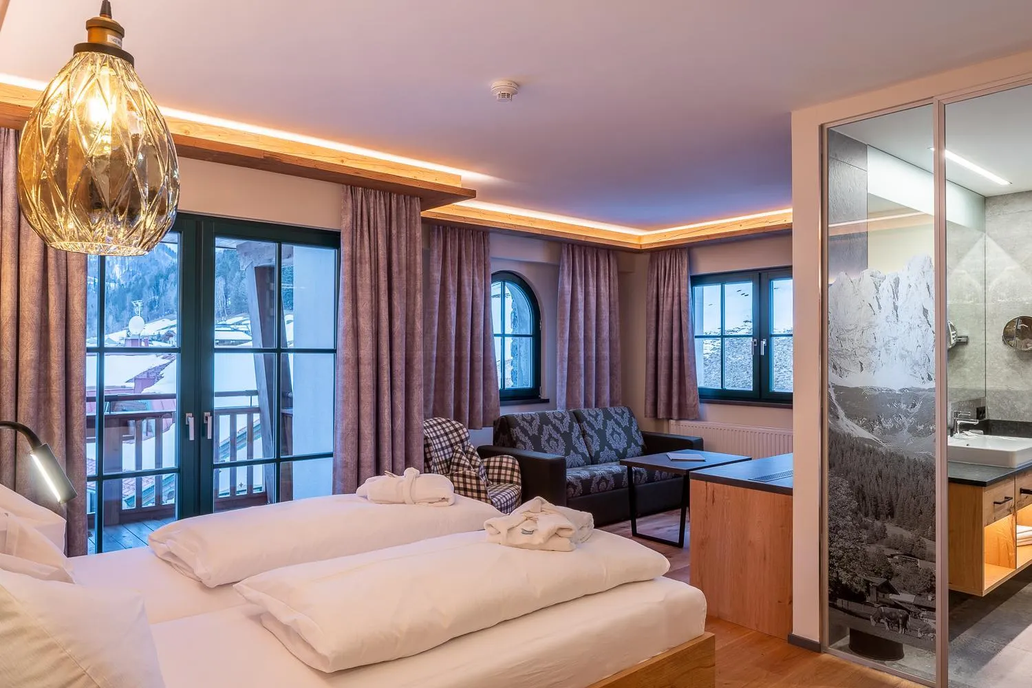 Photo of the whole room, Bed in Hotel Jagdschlössl