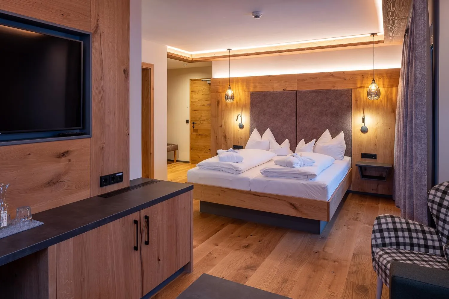 Photo of the whole room, Bed in Hotel Jagdschlössl