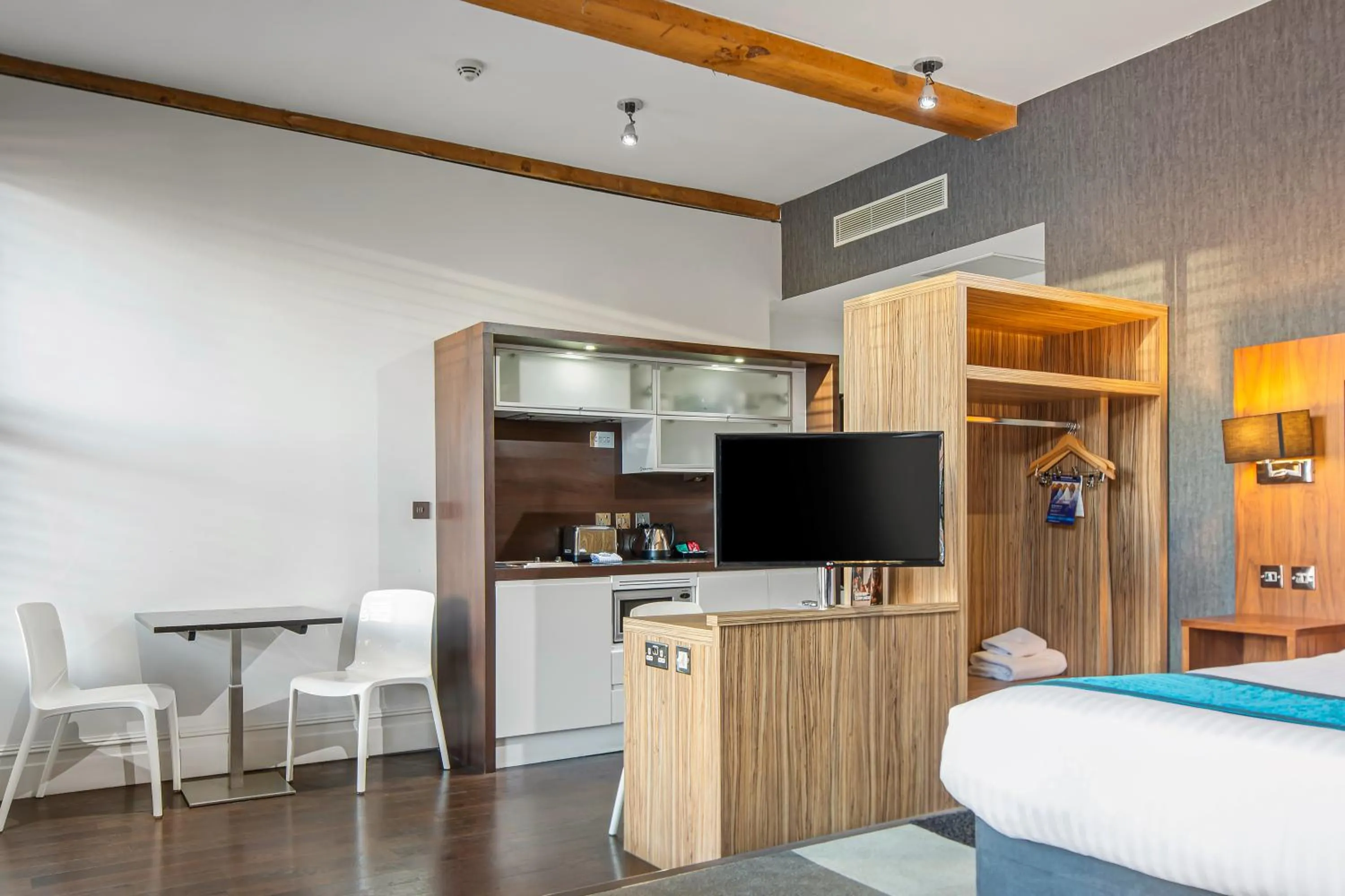 Kitchen or kitchenette in Roomzzz Manchester City