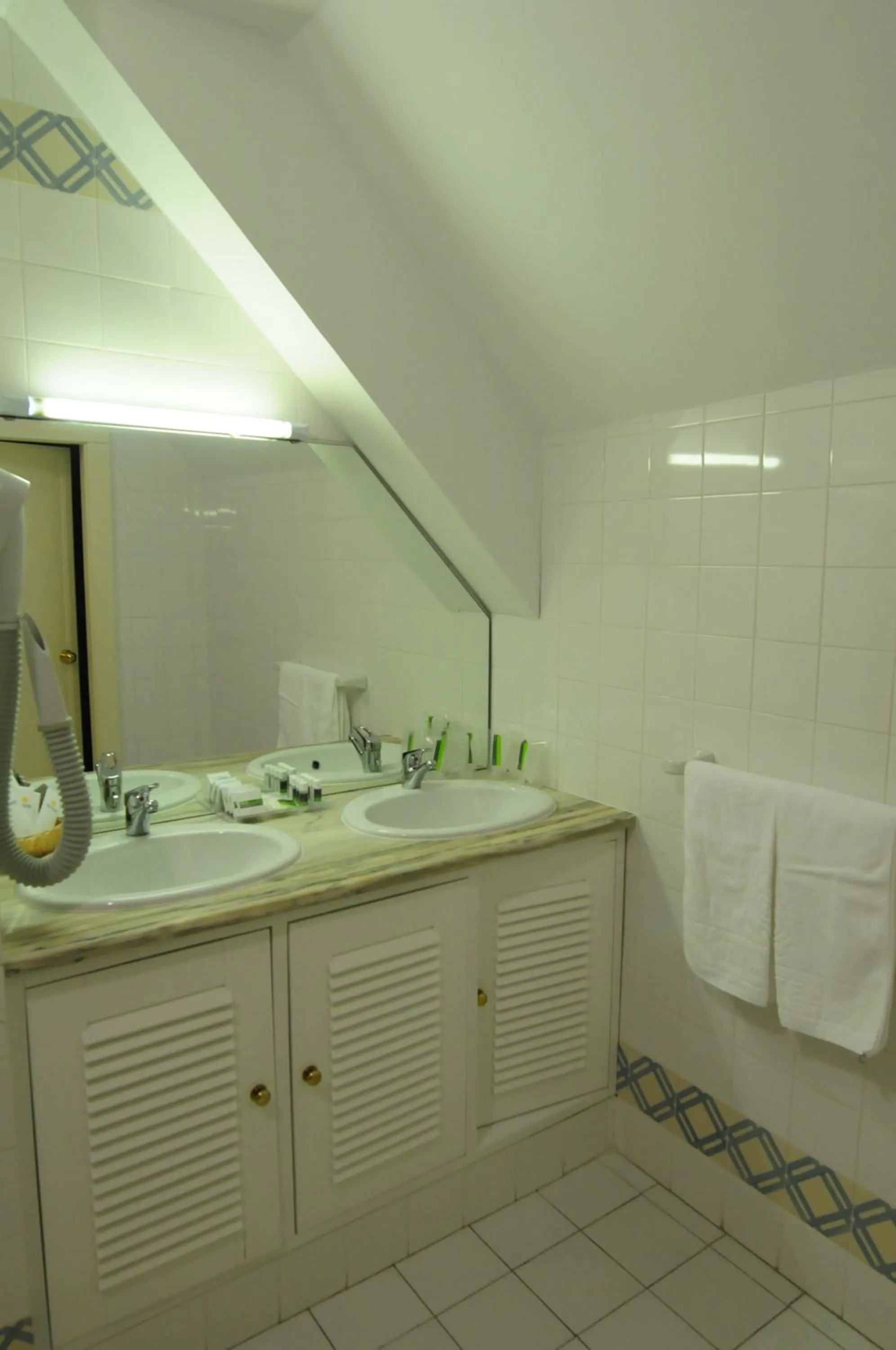 Bathroom in INATEL Piodao