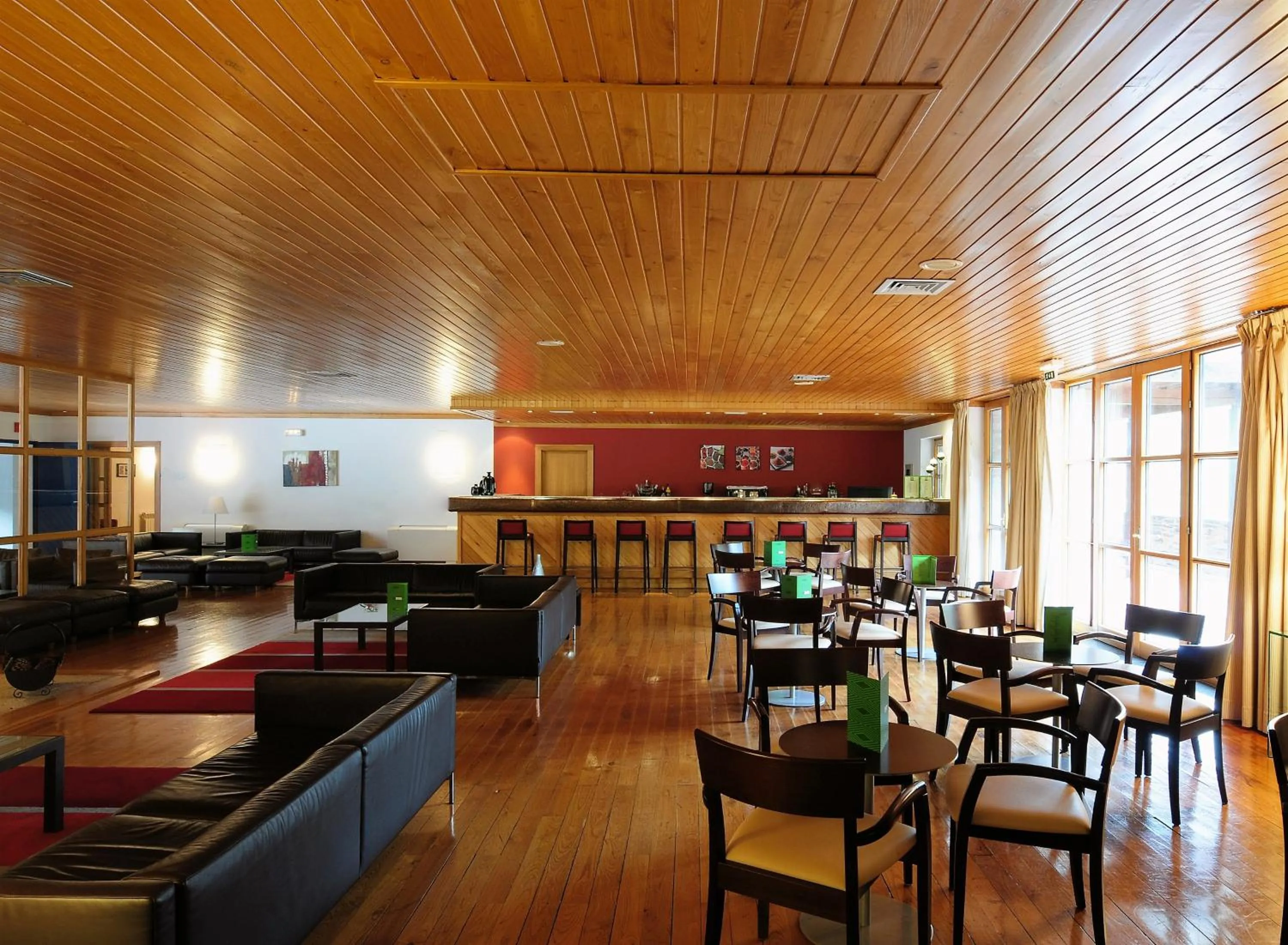 Lounge or bar in INATEL Piodao