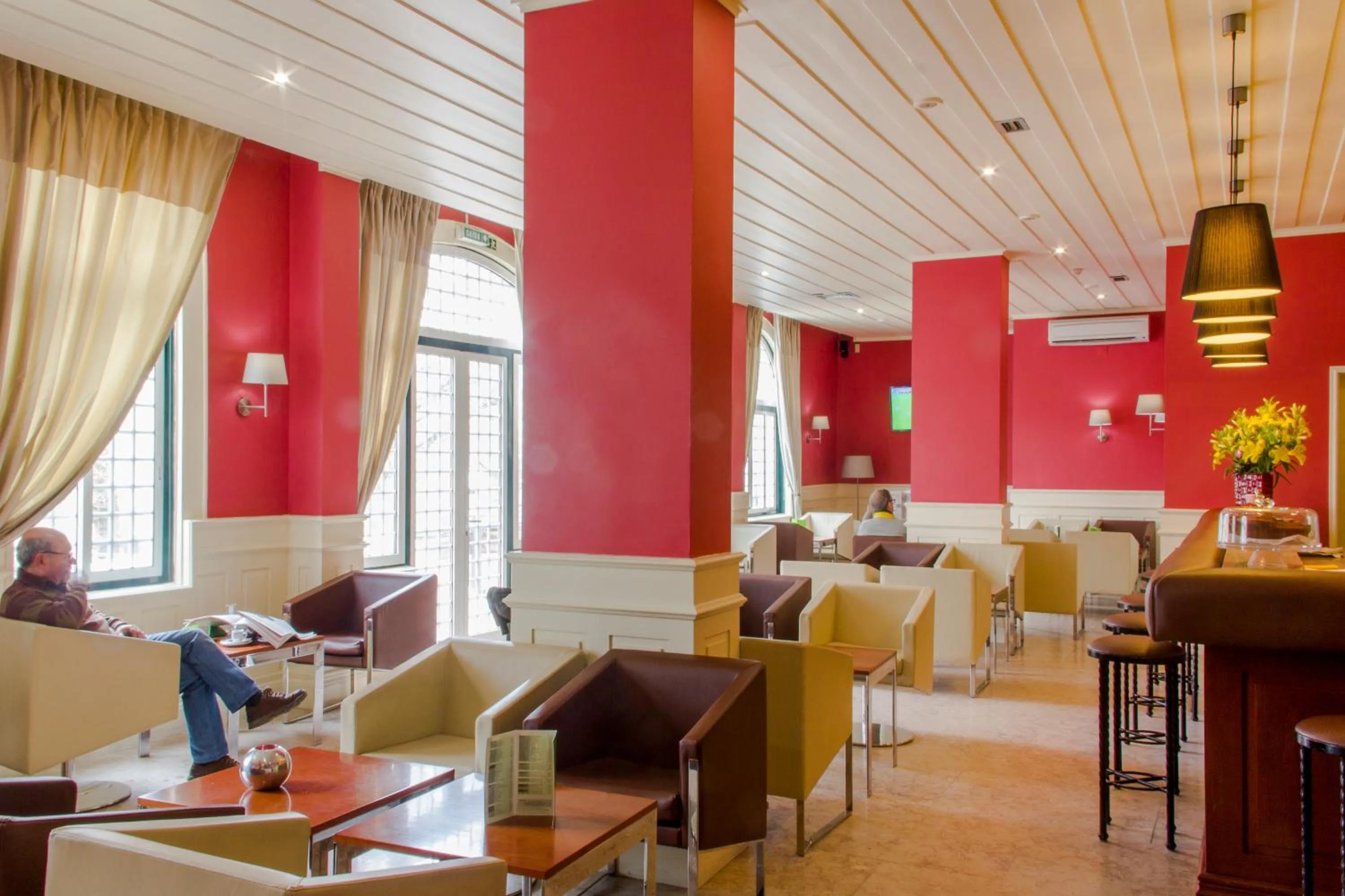 Lounge or bar in INATEL Palace S.Pedro Do Sul