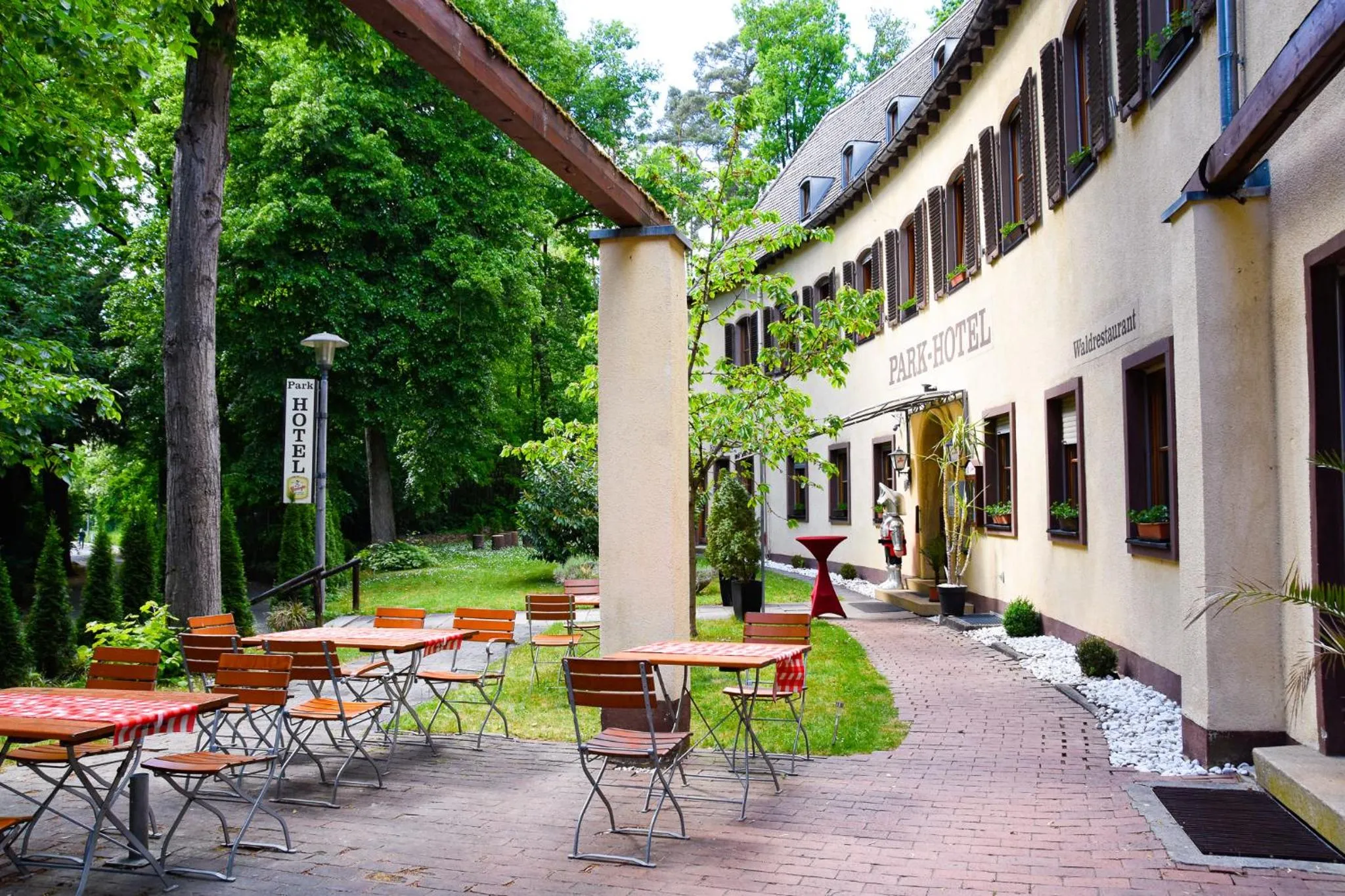 Restaurant/places to eat in Parkhotel Zirndorf