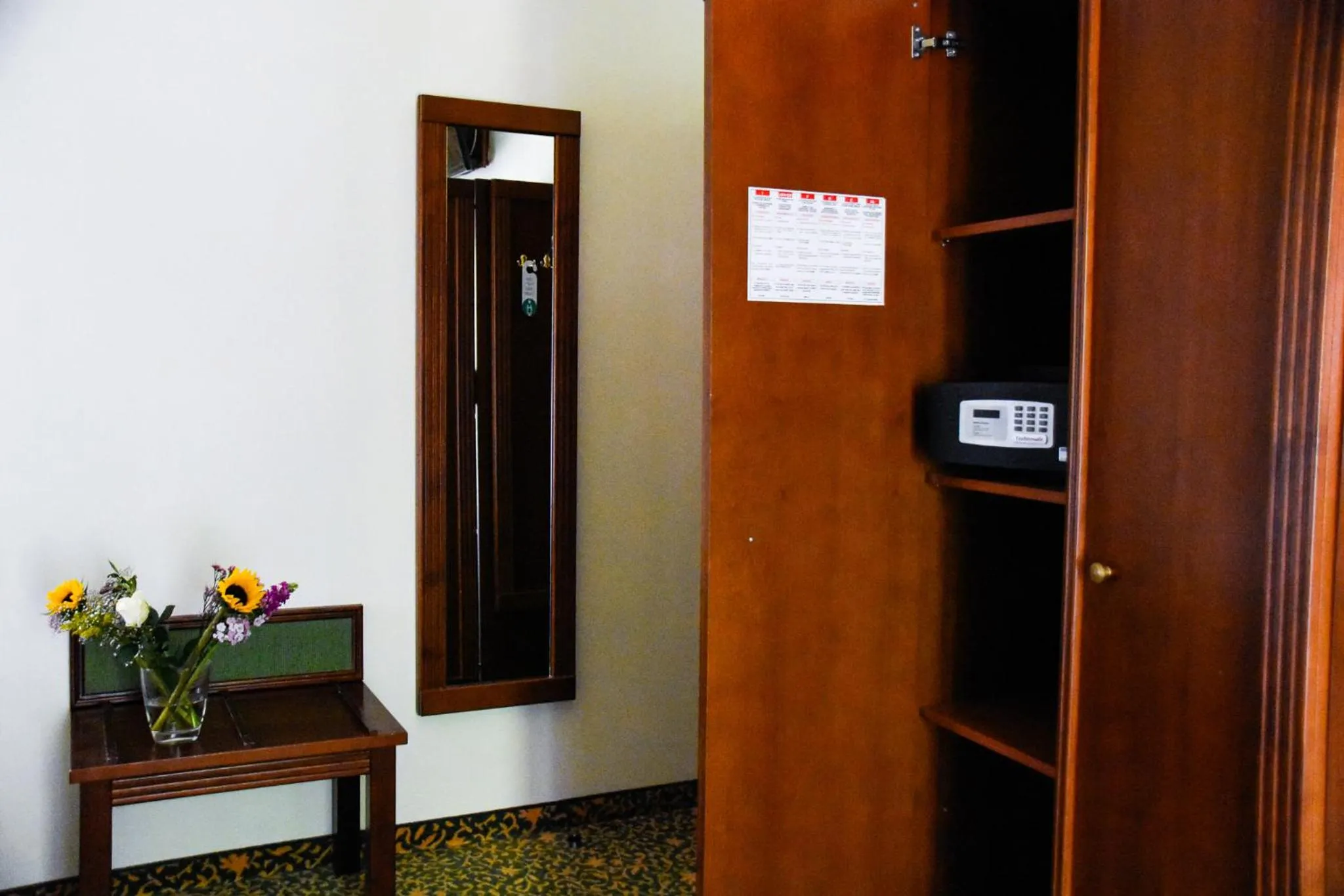 wardrobe in Parkhotel Zirndorf