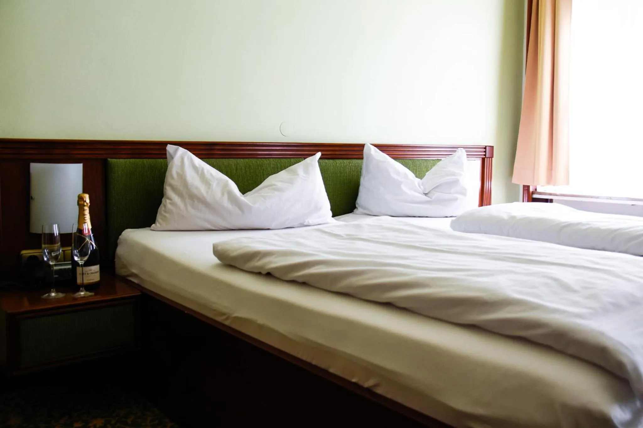Bed in Parkhotel Zirndorf