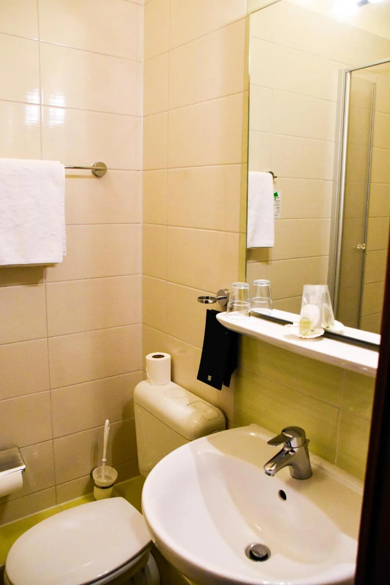 Bathroom in Parkhotel Zirndorf