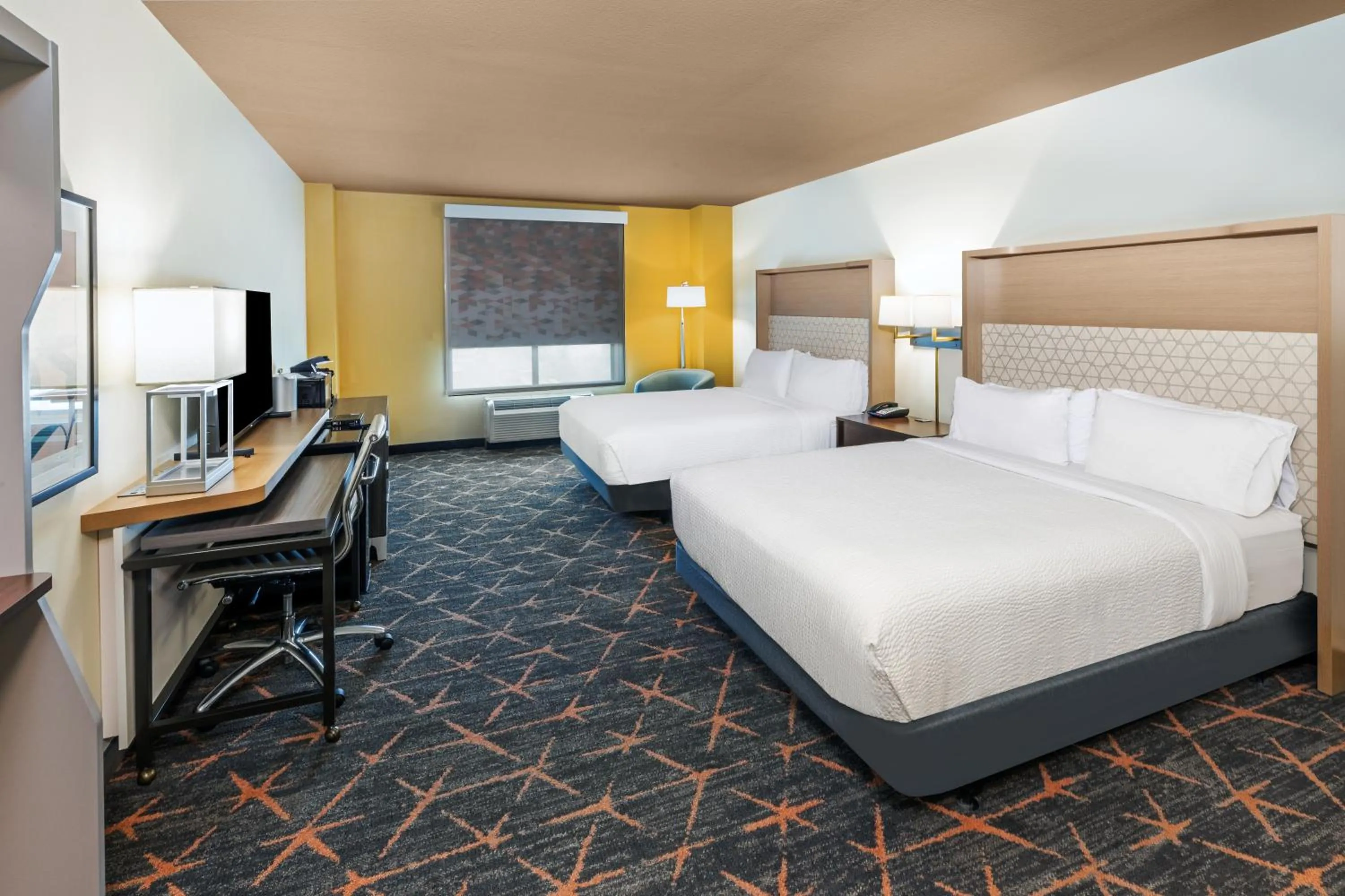 Bedroom, Bed in Holiday Inn Hotel & Suites Tulsa South by IHG