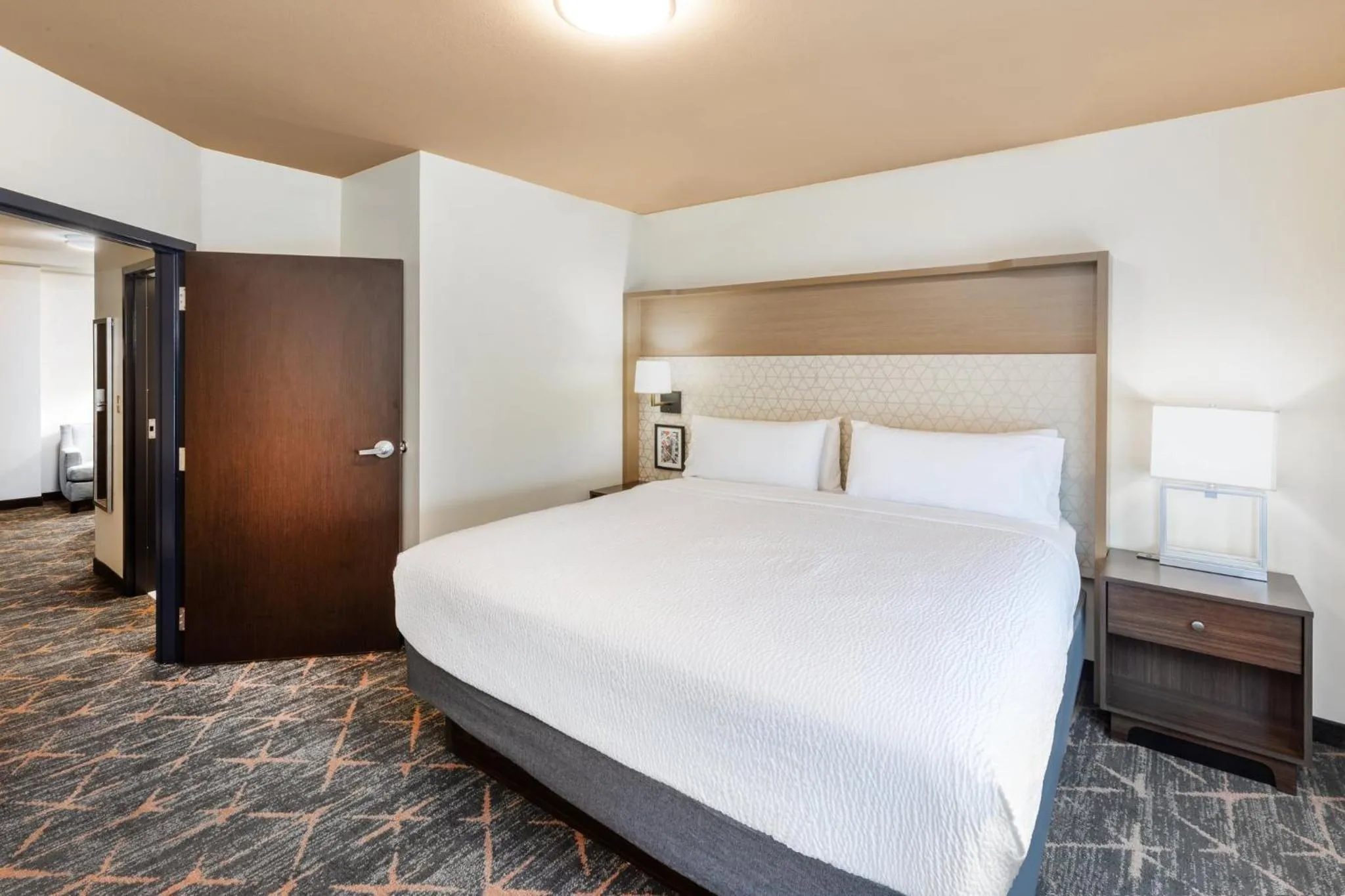 Photo of the whole room, Bed in Holiday Inn Hotel & Suites Tulsa South by IHG