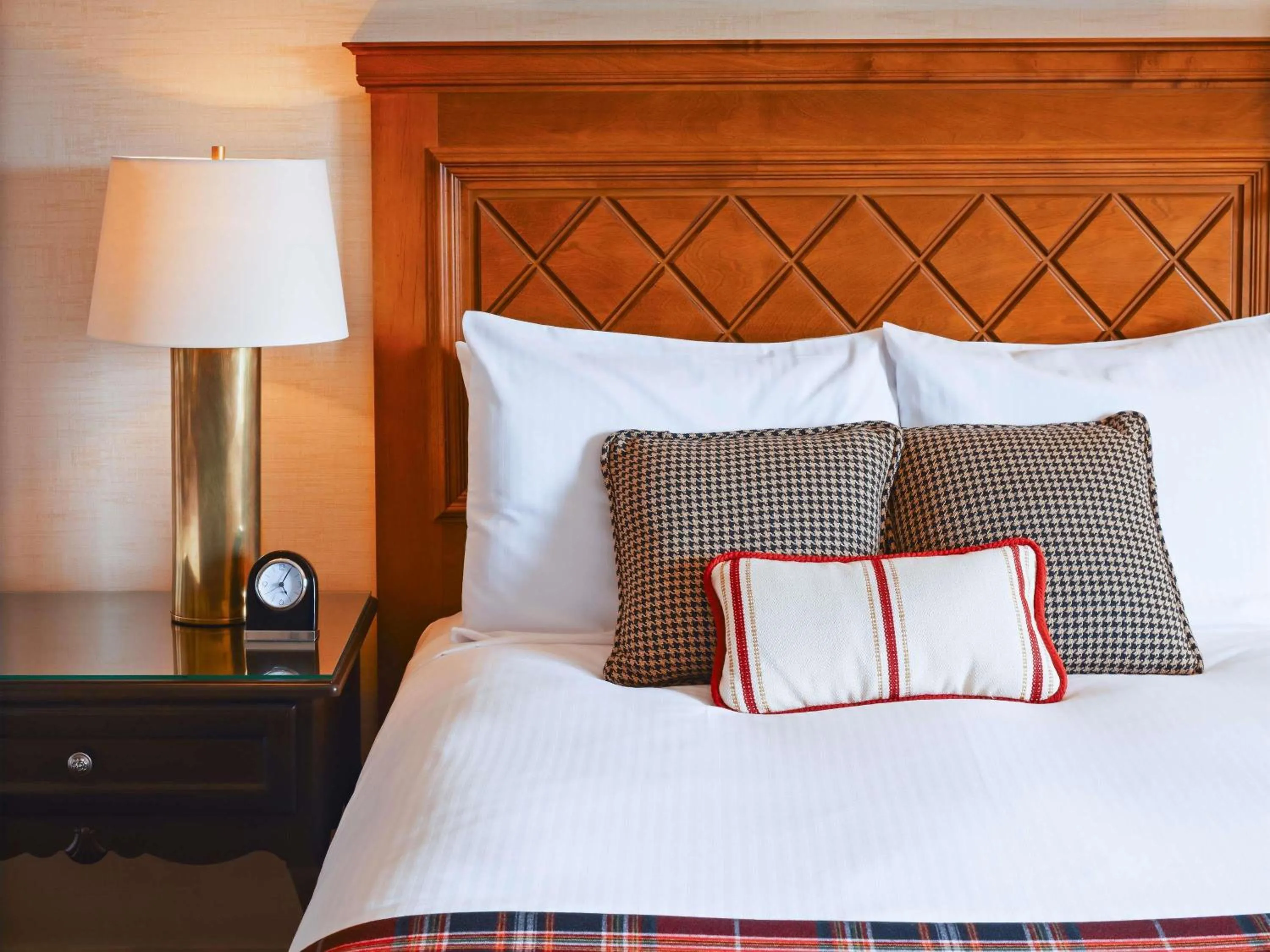 Bedroom, Bed in Fairmont Tremblant