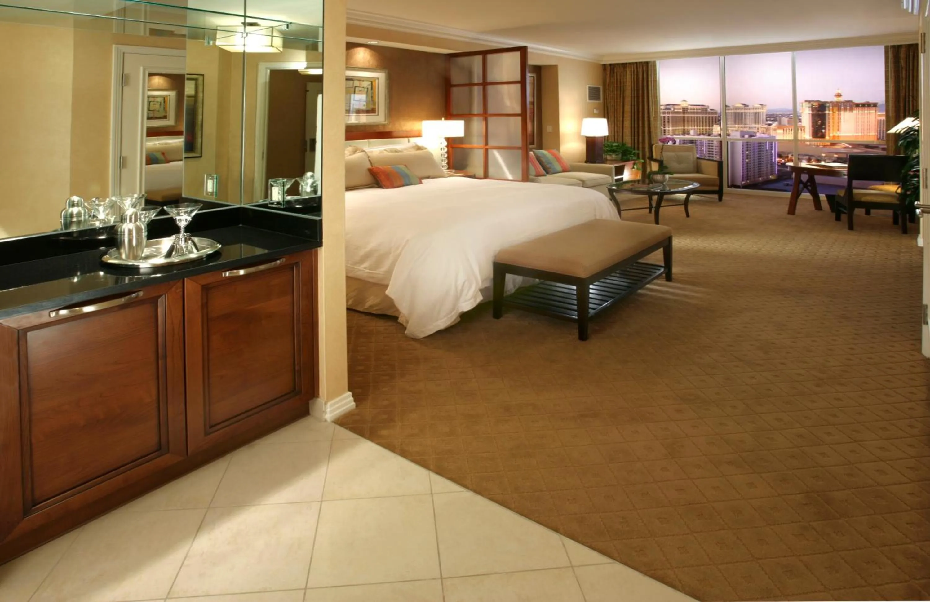 Photo of the whole room, Bed in The Signature at MGM Grand - All Suites