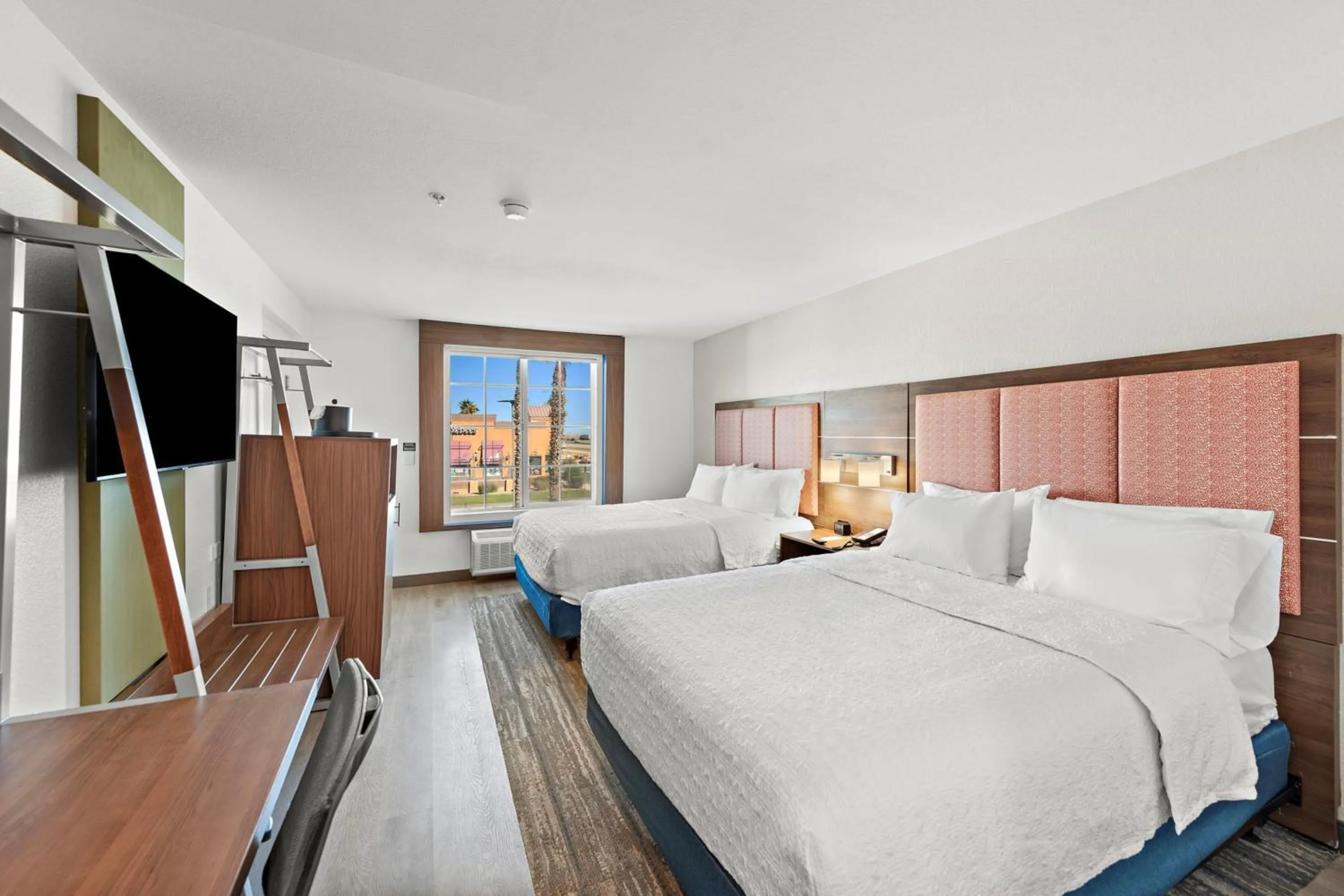 Bedroom, Bed in Hampton Inn by Hilton Calexico