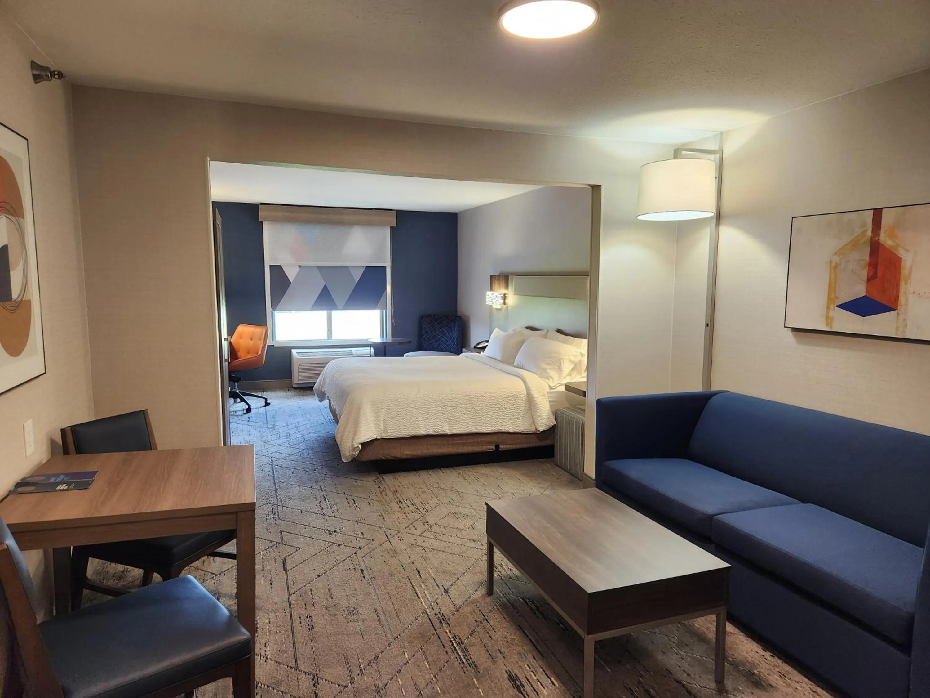 Bed in Holiday Inn Express Hotel & Suites Crawfordsville by IHG