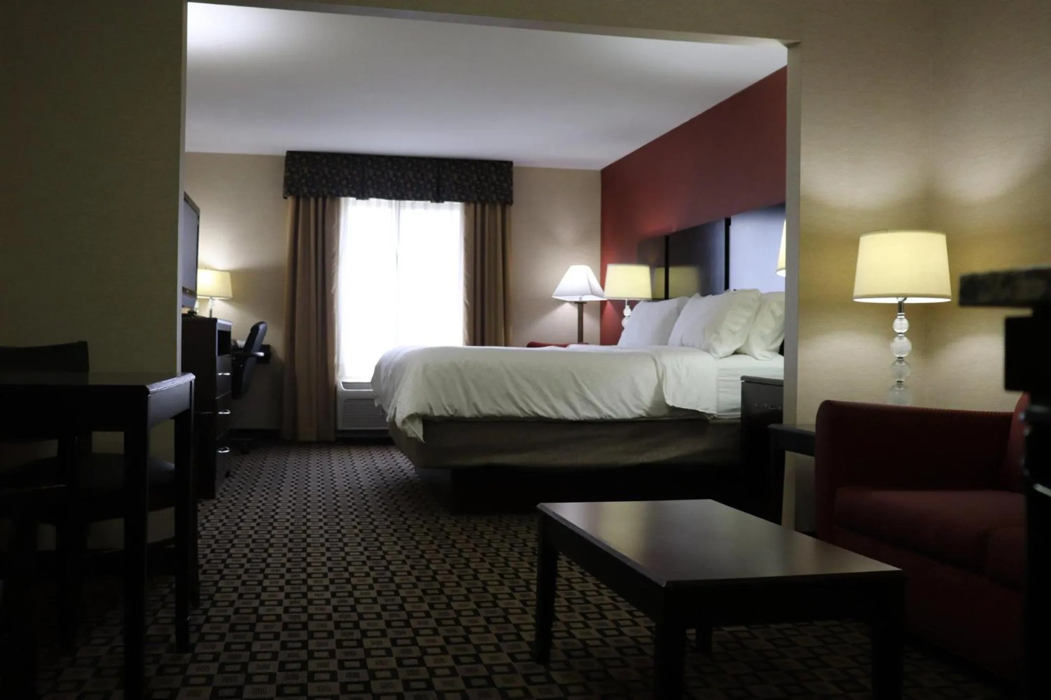 Photo of the whole room, Bed in Holiday Inn Express Hotel & Suites Crawfordsville by IHG