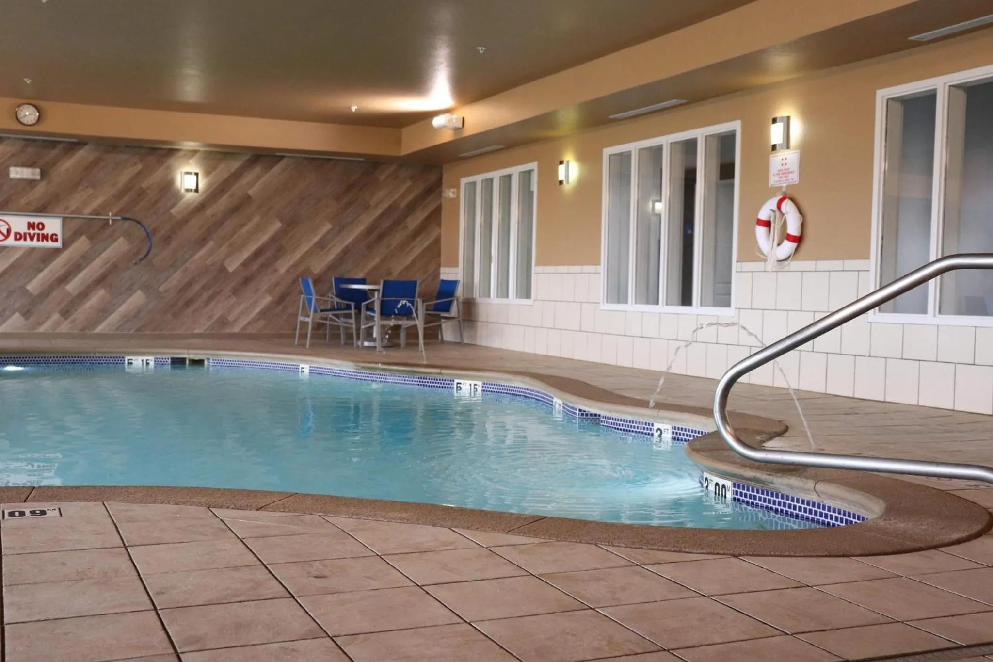 Swimming pool in Holiday Inn Express Hotel & Suites Crawfordsville by IHG