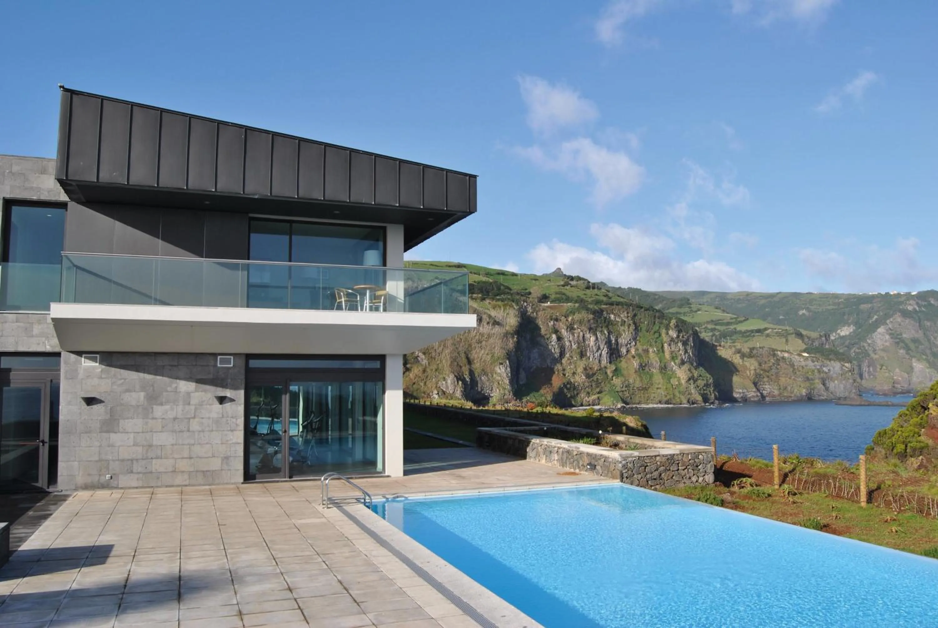 Property building in INATEL Flores