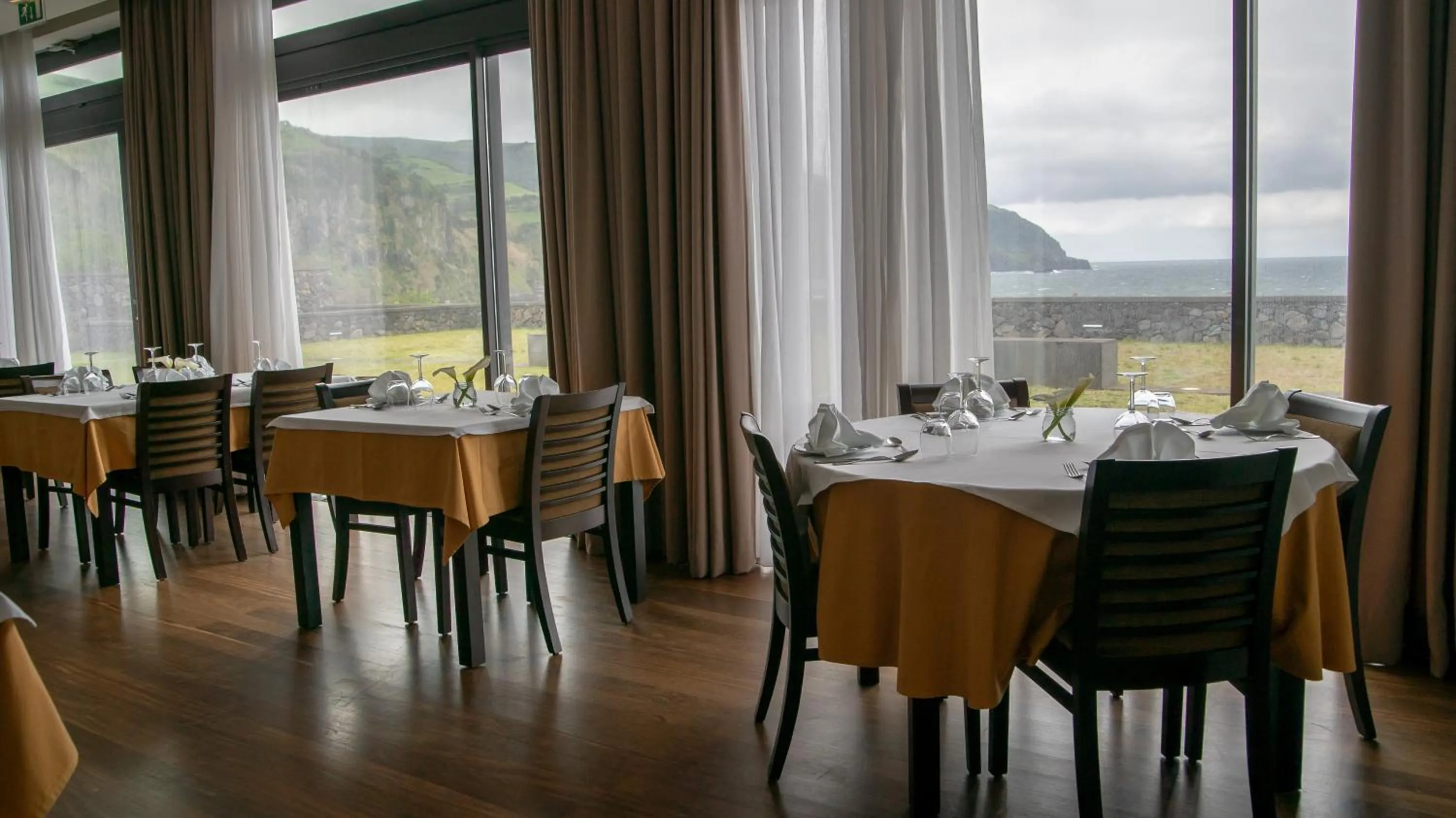 Restaurant/places to eat in INATEL Flores