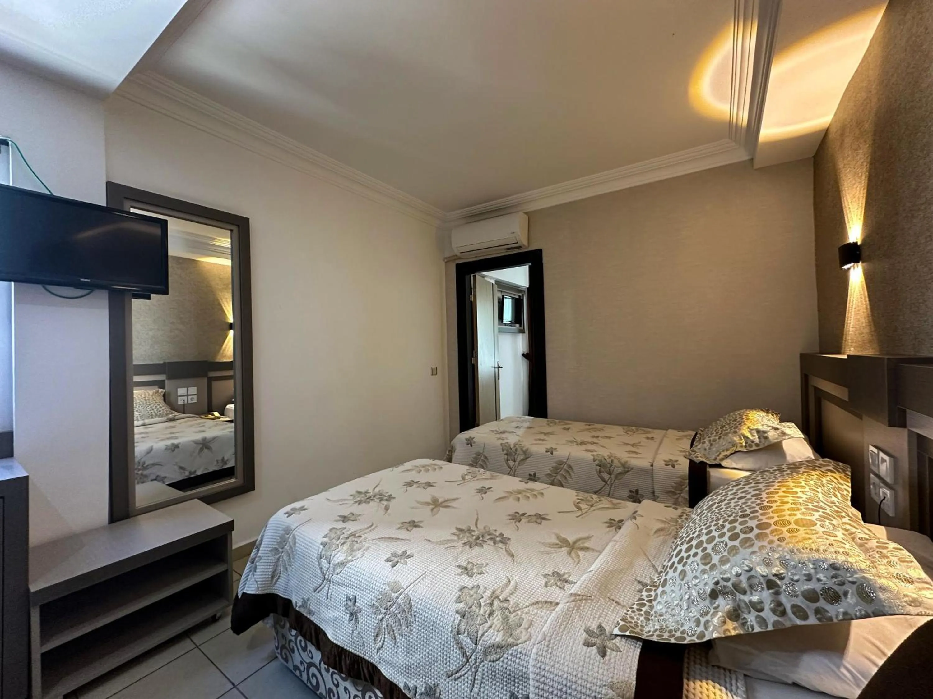 Bedroom, Bed in Monte Carlo Hotel