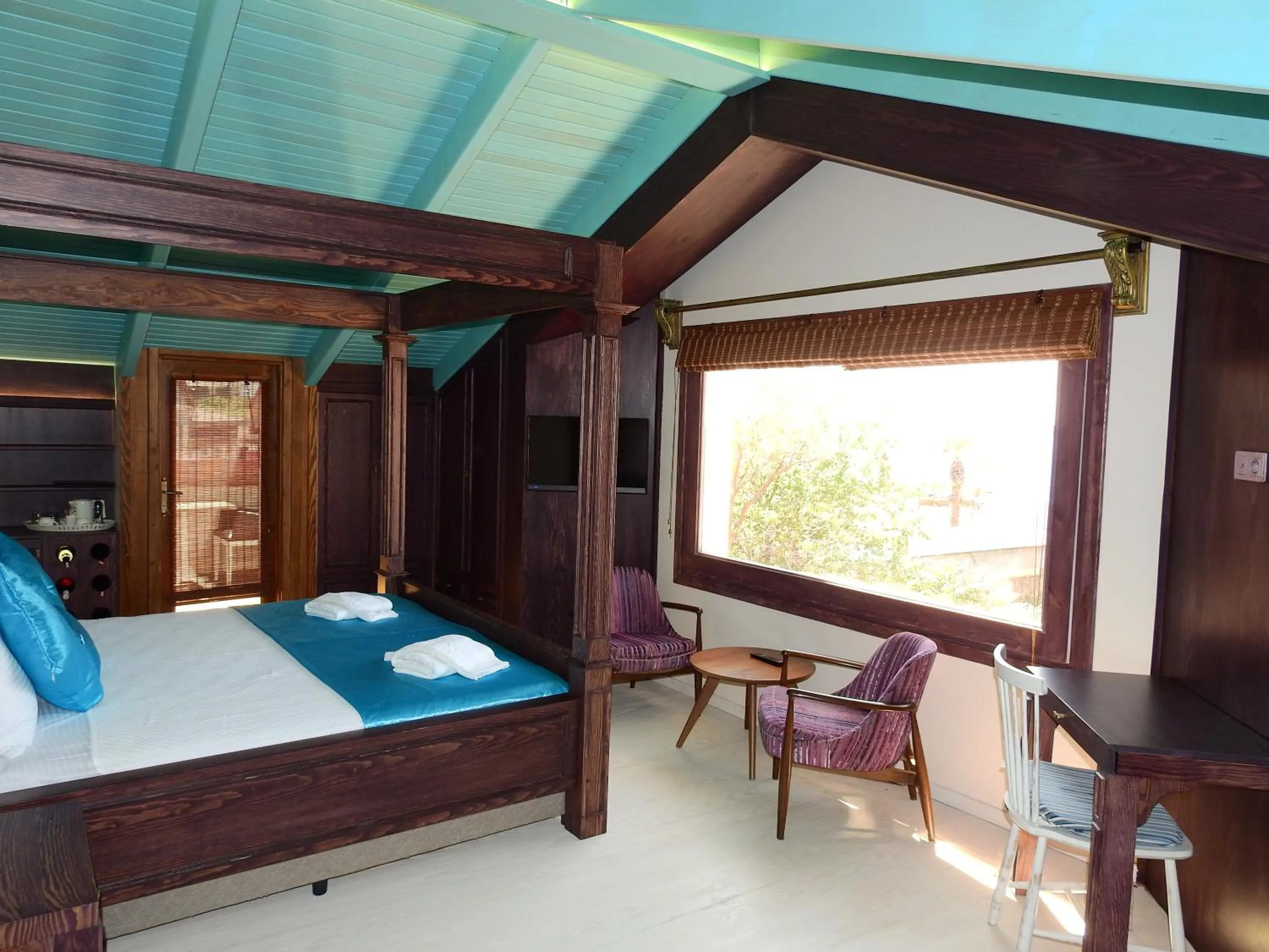 Decorative detail, Bed in Orchis Hotel