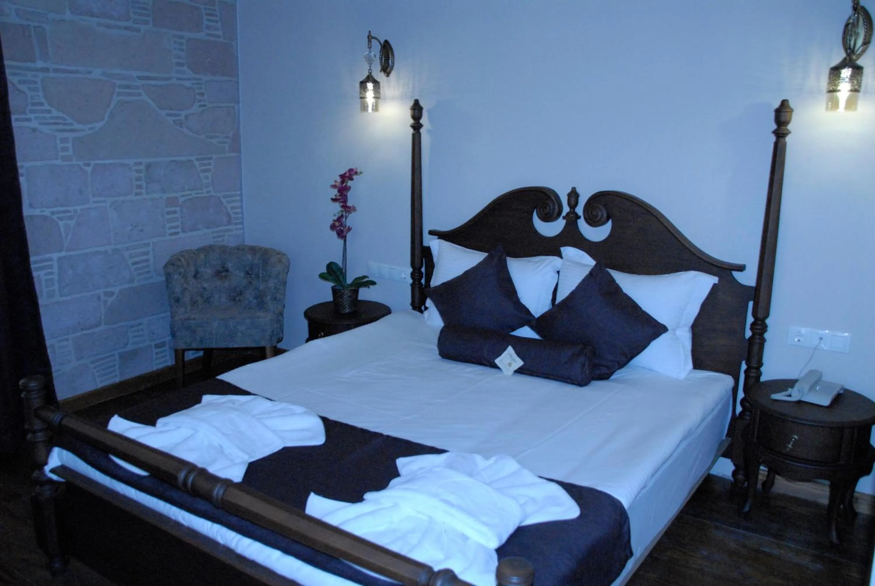 Decorative detail, Bed in Orchis Hotel