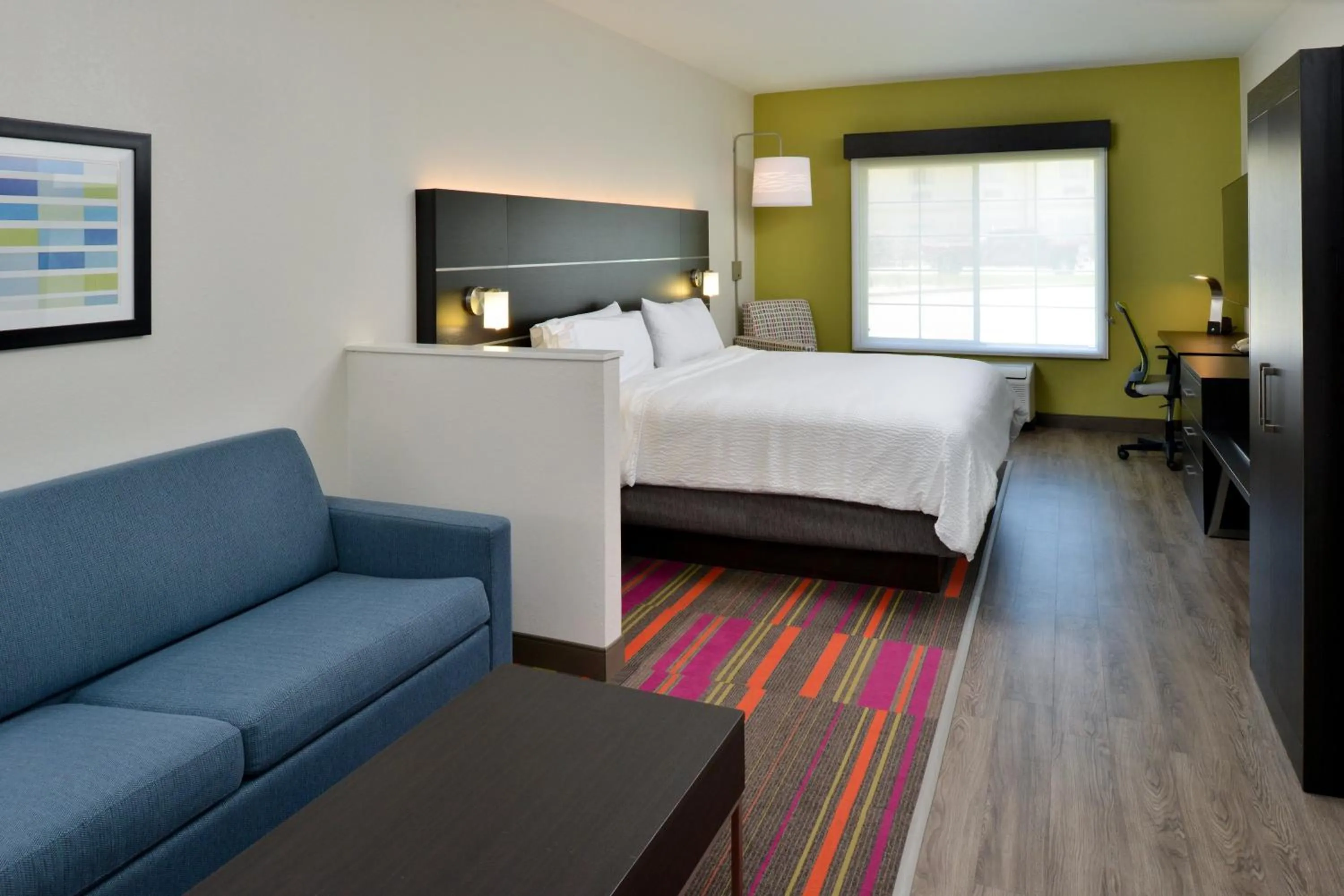 Photo of the whole room, Bed in Holiday Inn Express Hotel & Suites Carthage by IHG