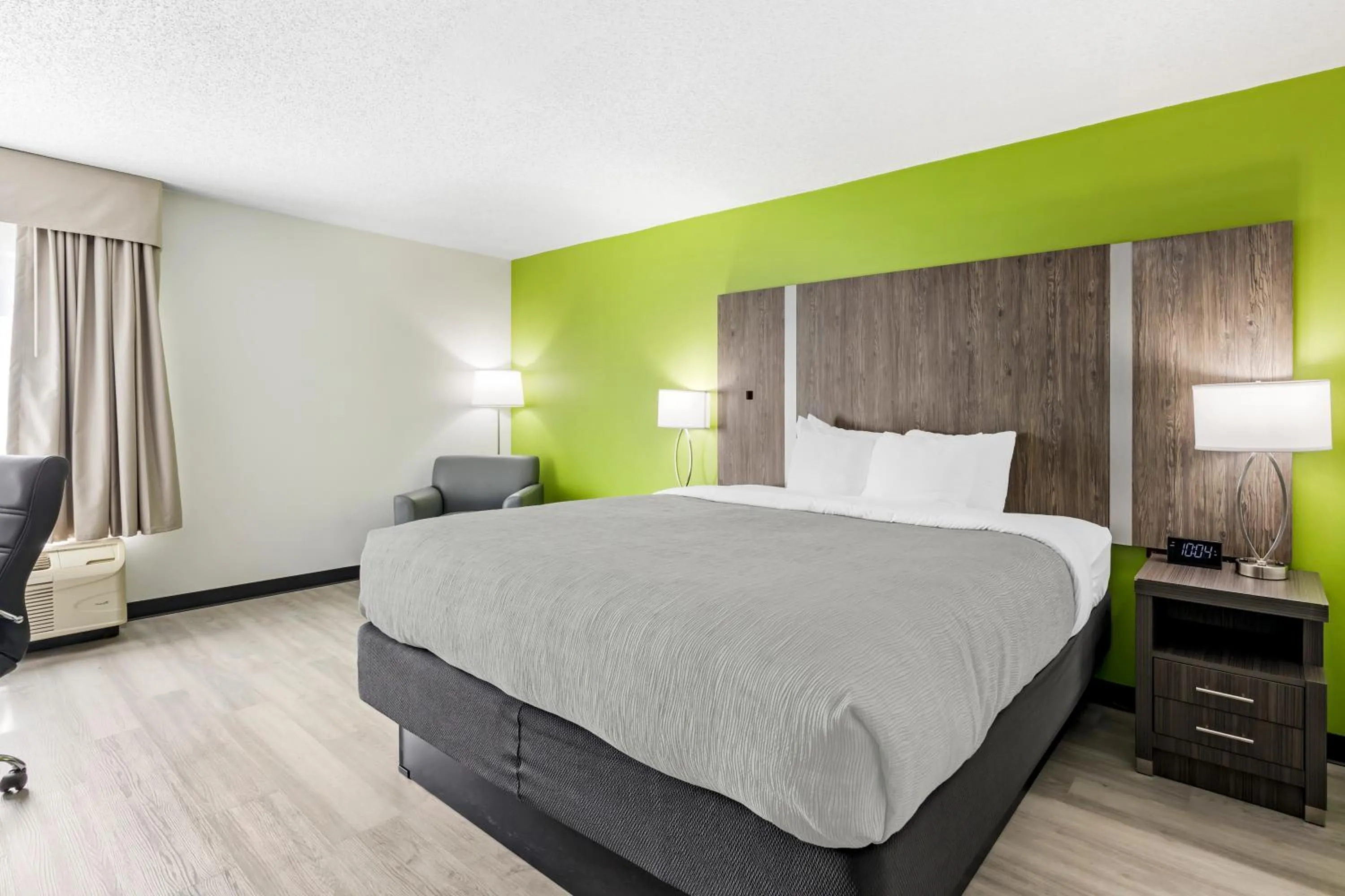 Bedroom, Bed in Quality Inn Clarksville - Exit 11