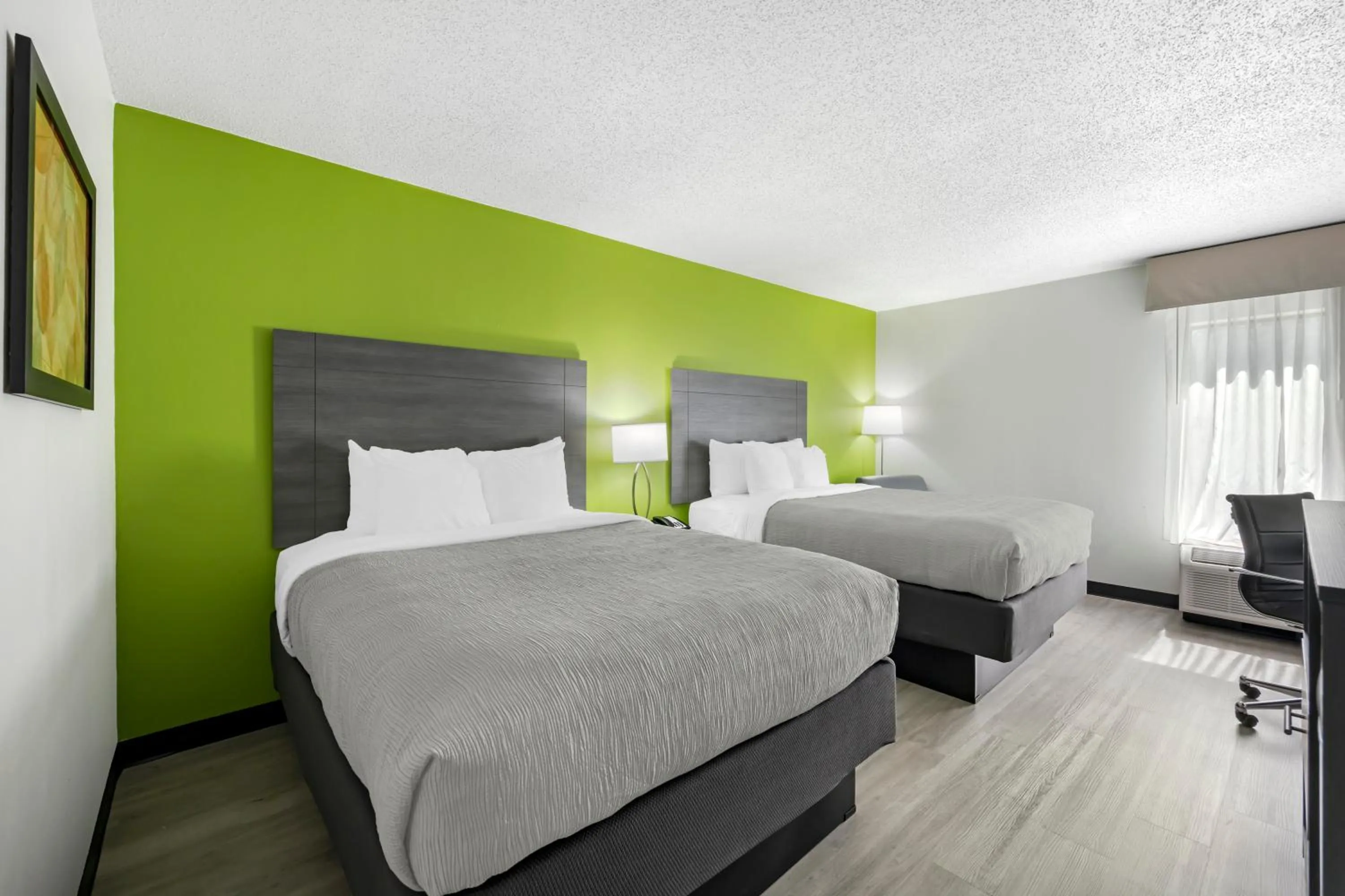 Bed in Quality Inn Clarksville - Exit 11