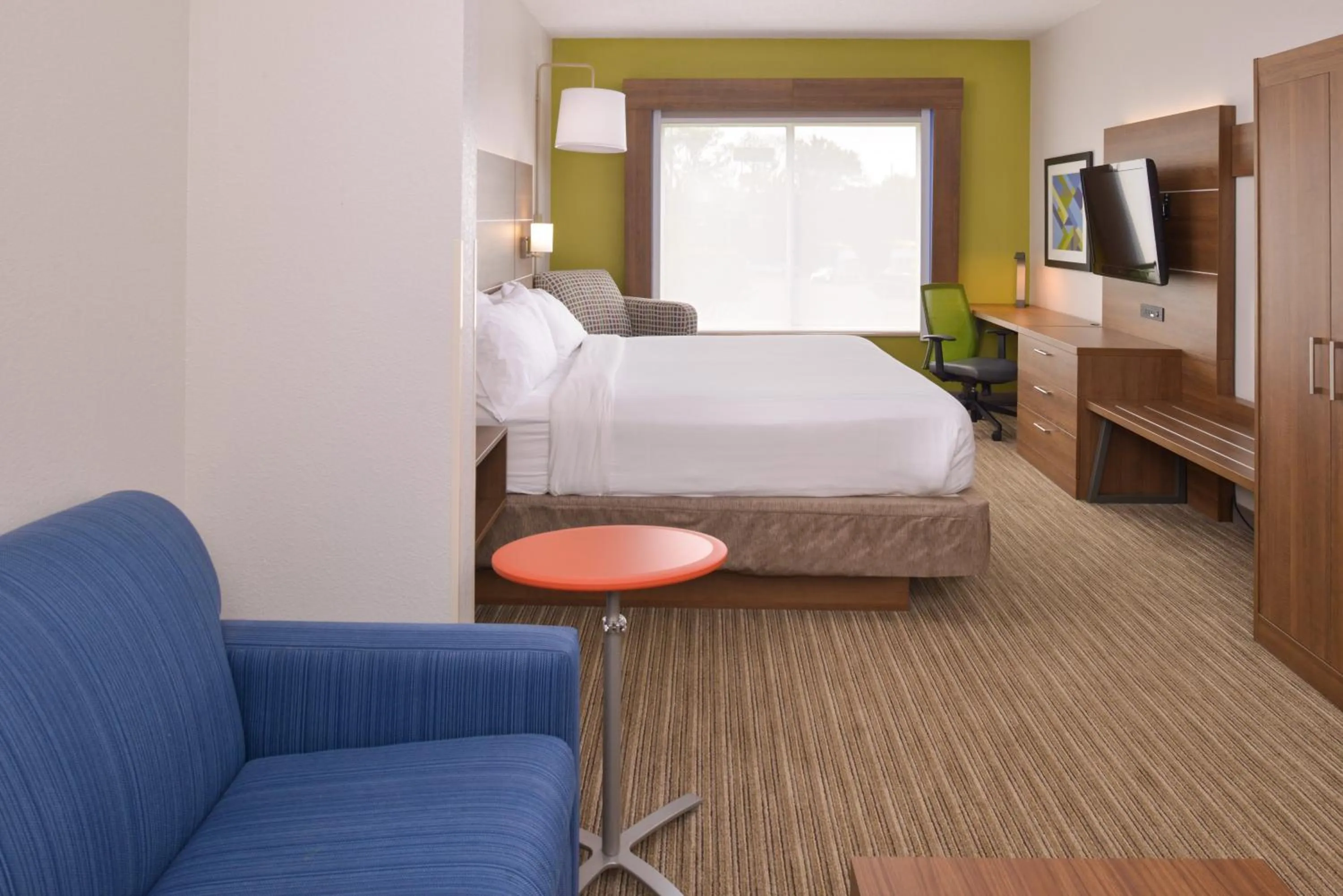 Photo of the whole room, Bed in Holiday Inn Express & Suites Chattanooga - East Ridge by IHG