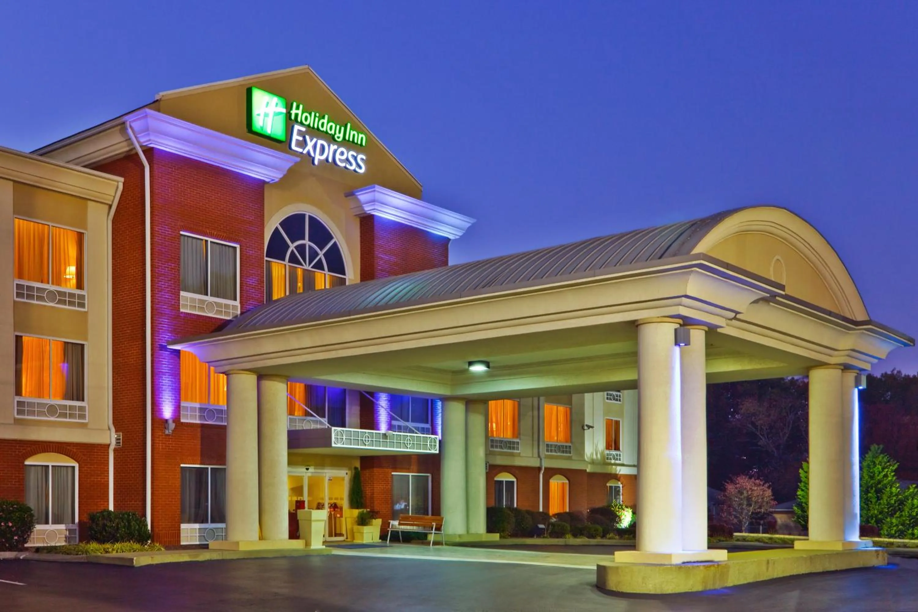 Property building in Holiday Inn Express & Suites Chattanooga - East Ridge by IHG