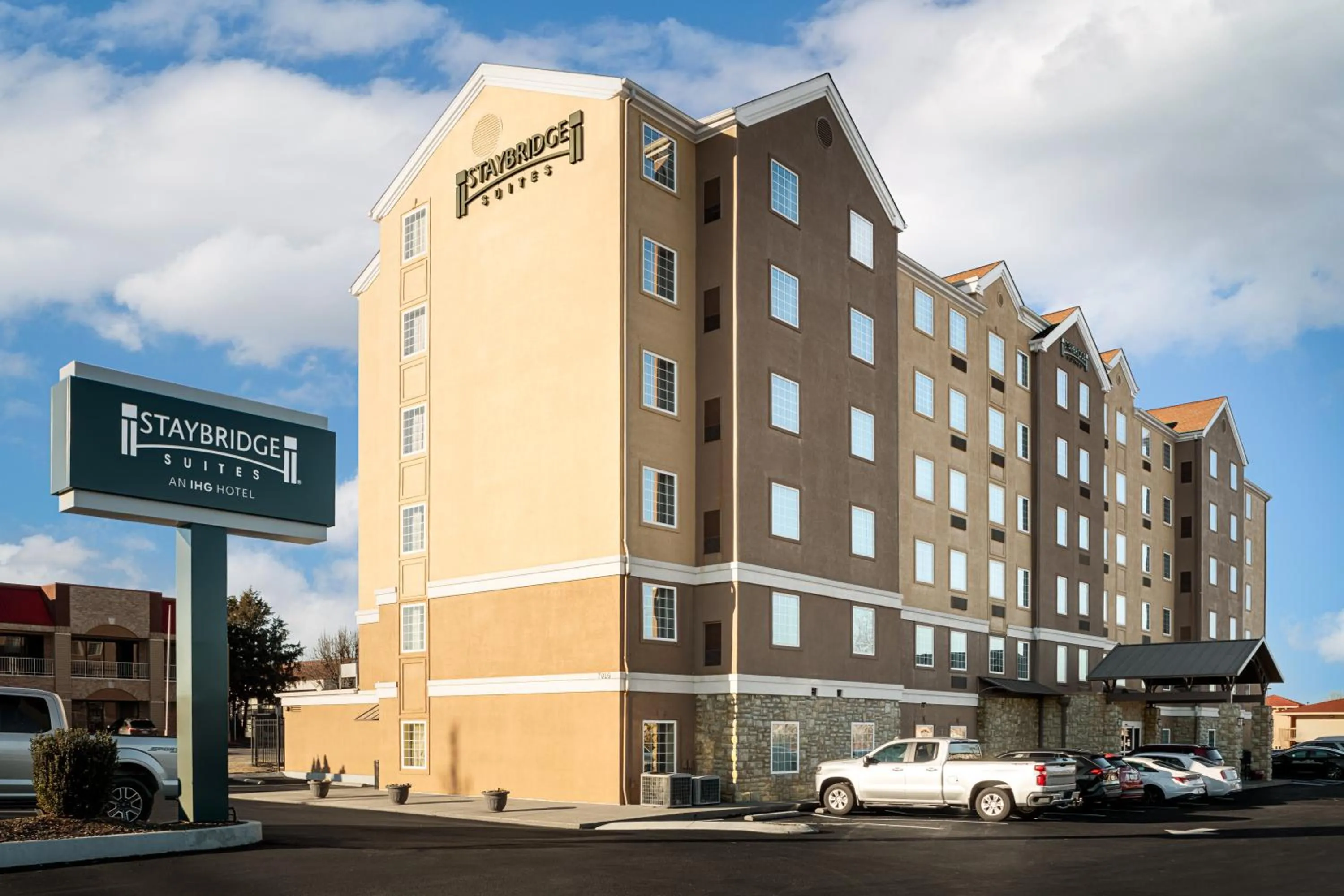 Property building in Staybridge Suites Chattanooga-Hamilton Place by IHG