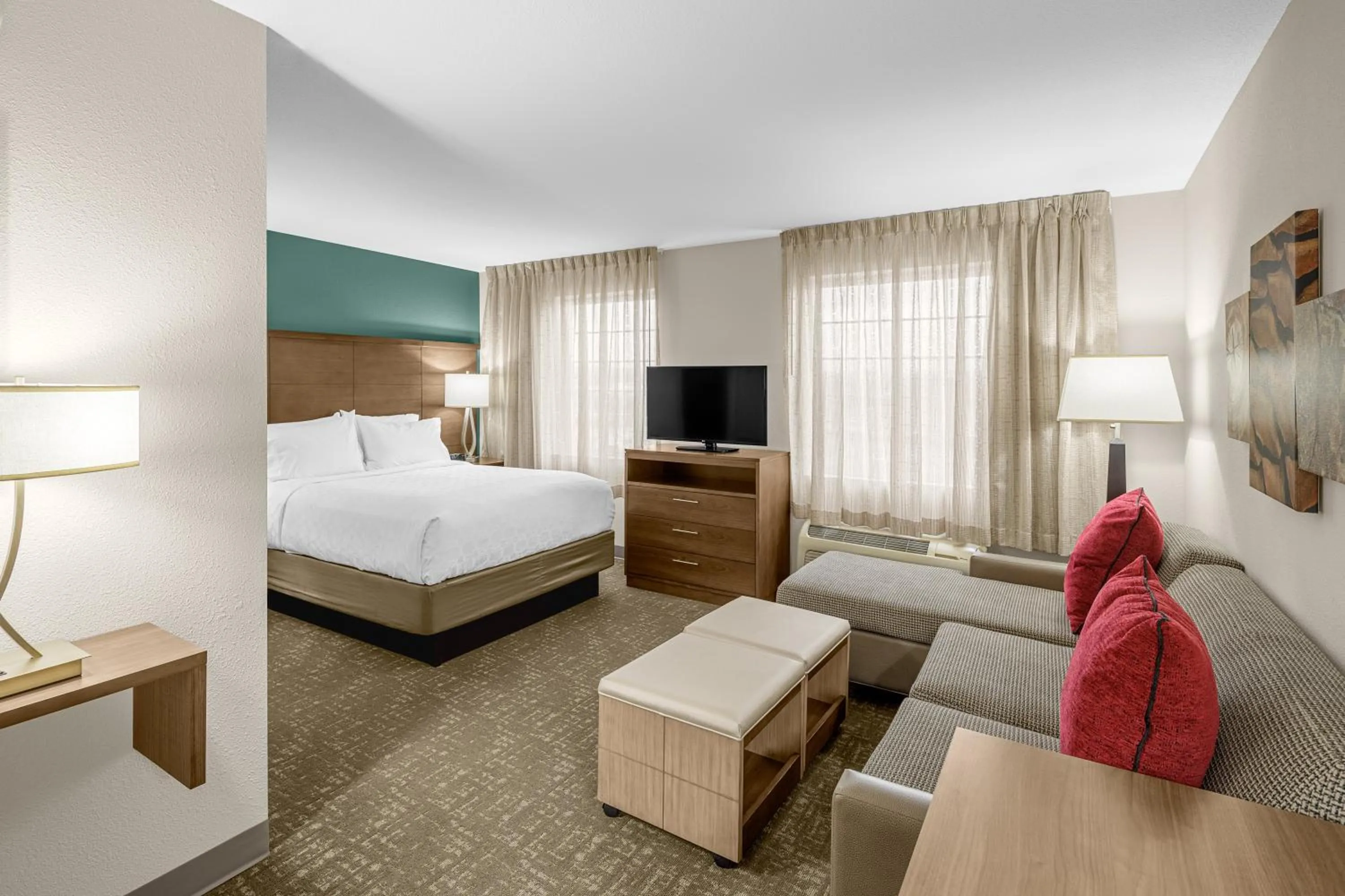 Photo of the whole room, Bed in Staybridge Suites Chattanooga-Hamilton Place by IHG