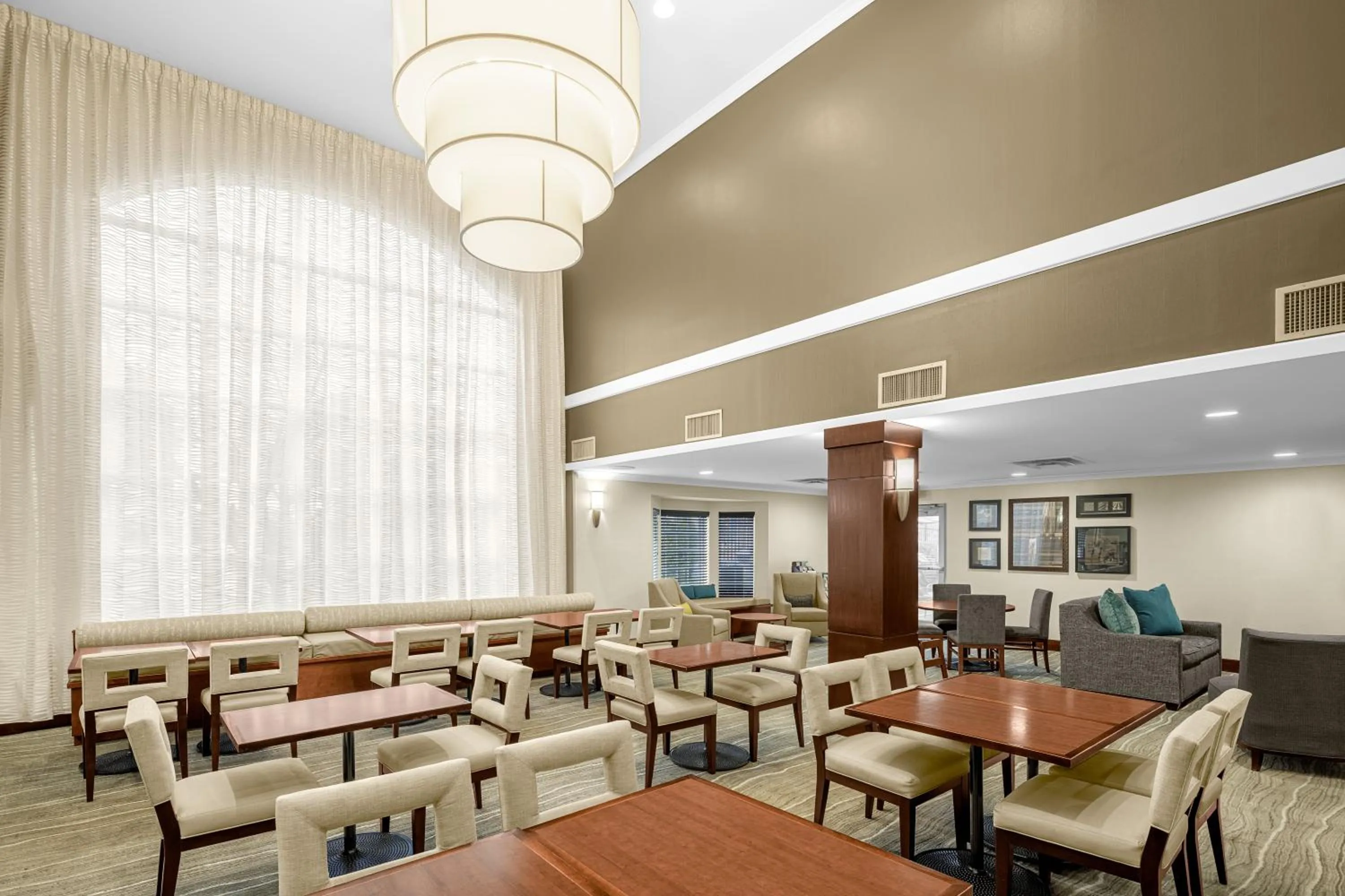 Restaurant/places to eat in Staybridge Suites Chattanooga-Hamilton Place by IHG