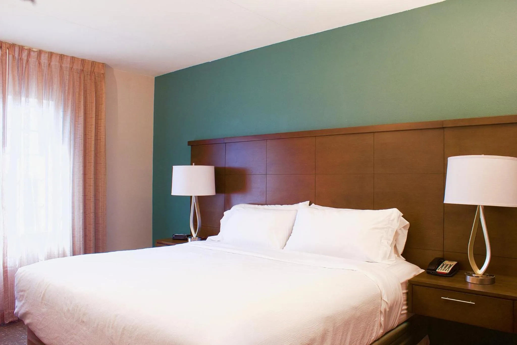 Photo of the whole room, Bed in Staybridge Suites Chattanooga-Hamilton Place by IHG