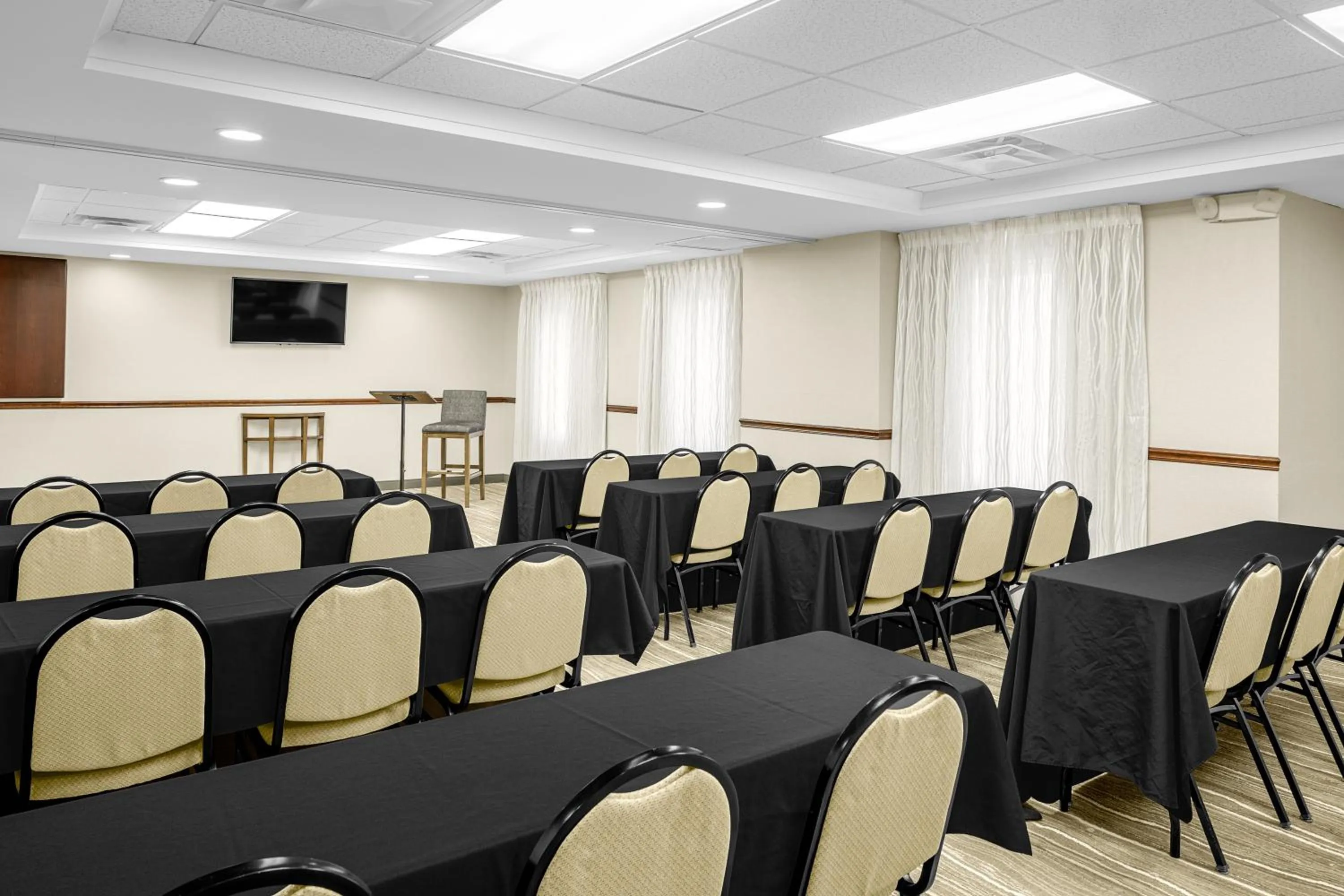 Meeting/conference room in Staybridge Suites Chattanooga-Hamilton Place by IHG