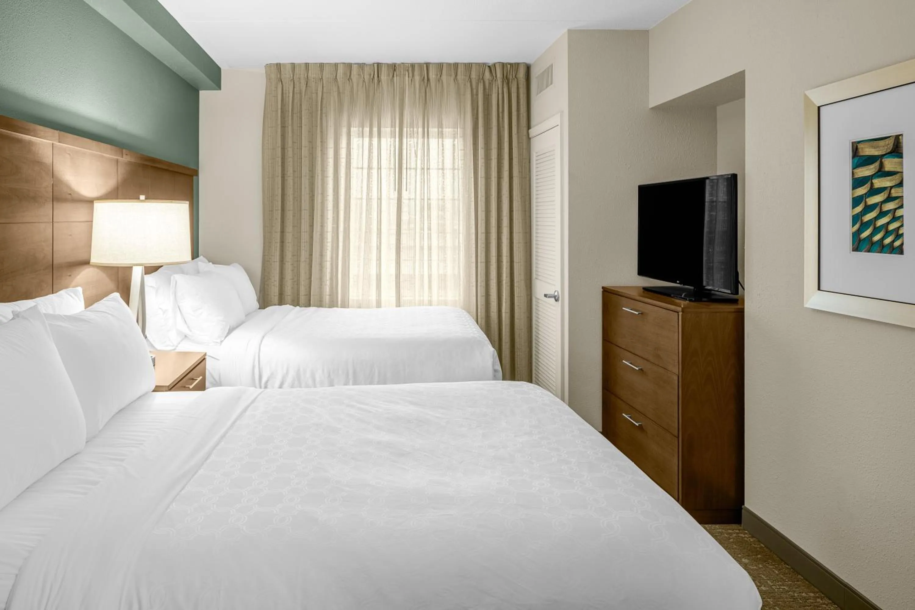 Photo of the whole room, Bed in Staybridge Suites Chattanooga-Hamilton Place by IHG