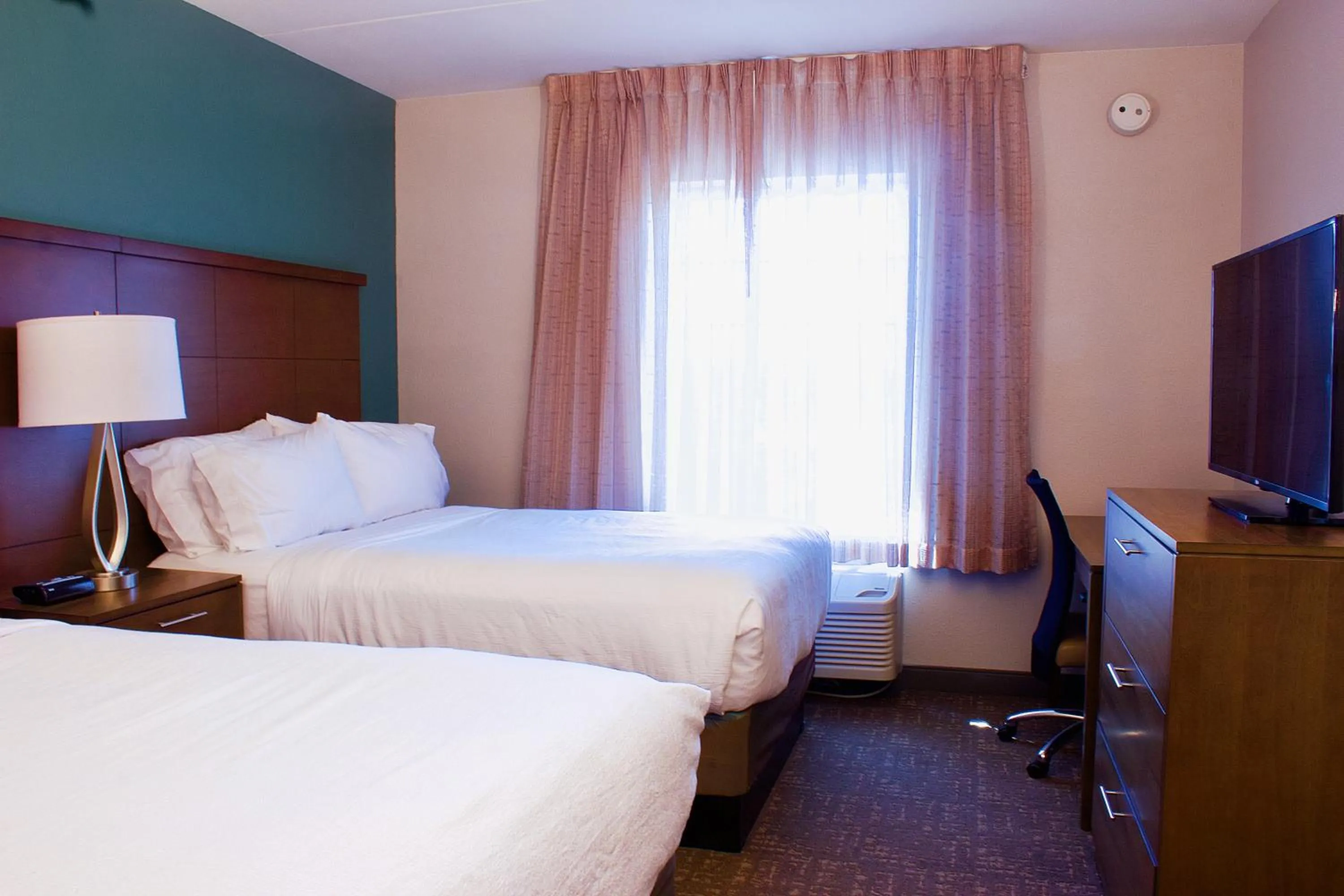 Bed in Staybridge Suites Chattanooga-Hamilton Place by IHG