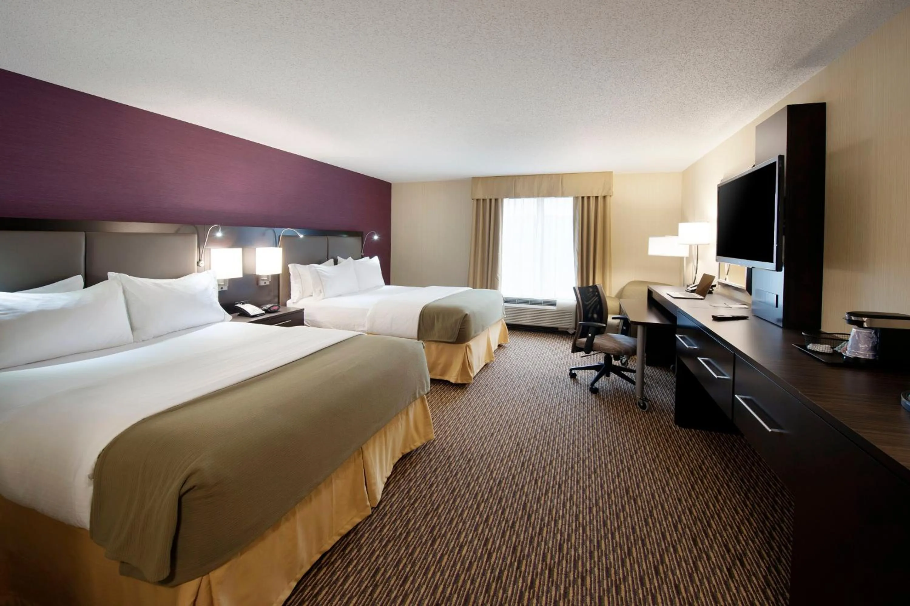 Photo of the whole room, Bed in Holiday Inn Express Hotel & Suites Clearfield by IHG