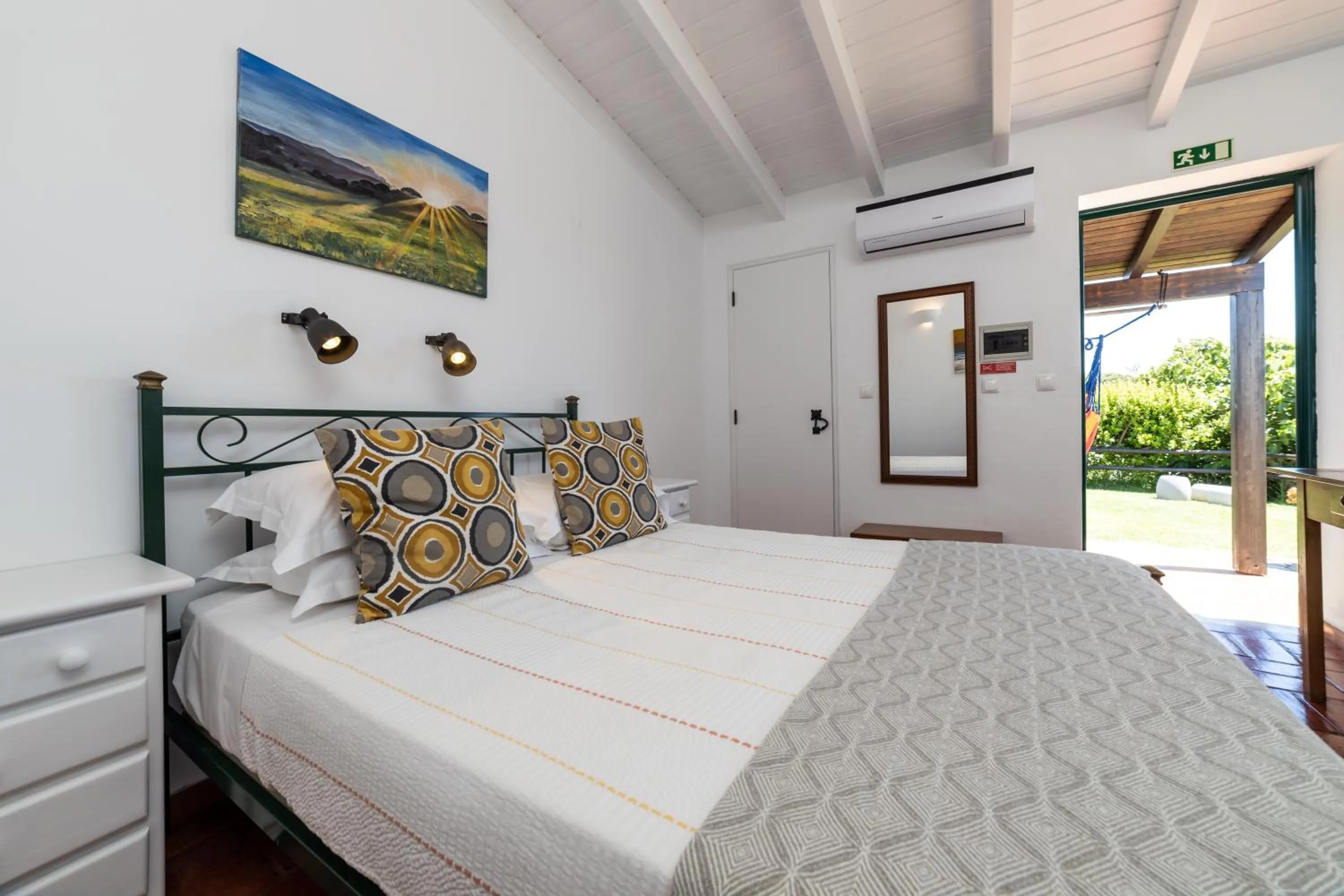 View (from property/room), Bed in Monte Das Alpenduradas