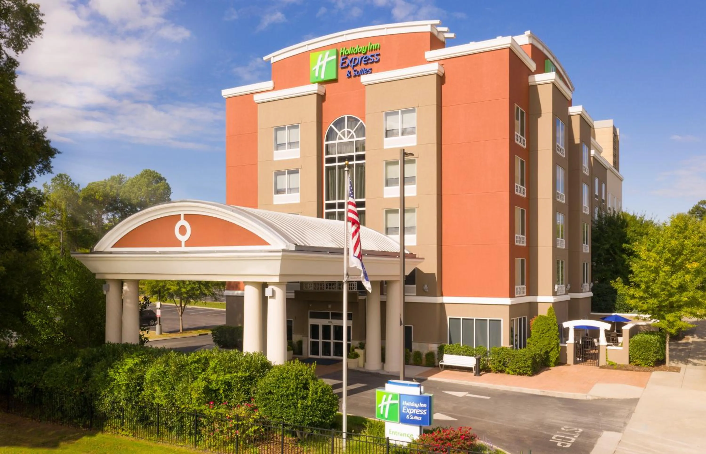 Property building in Holiday Inn Express Hotel & Suites Chattanooga Downtown by IHG