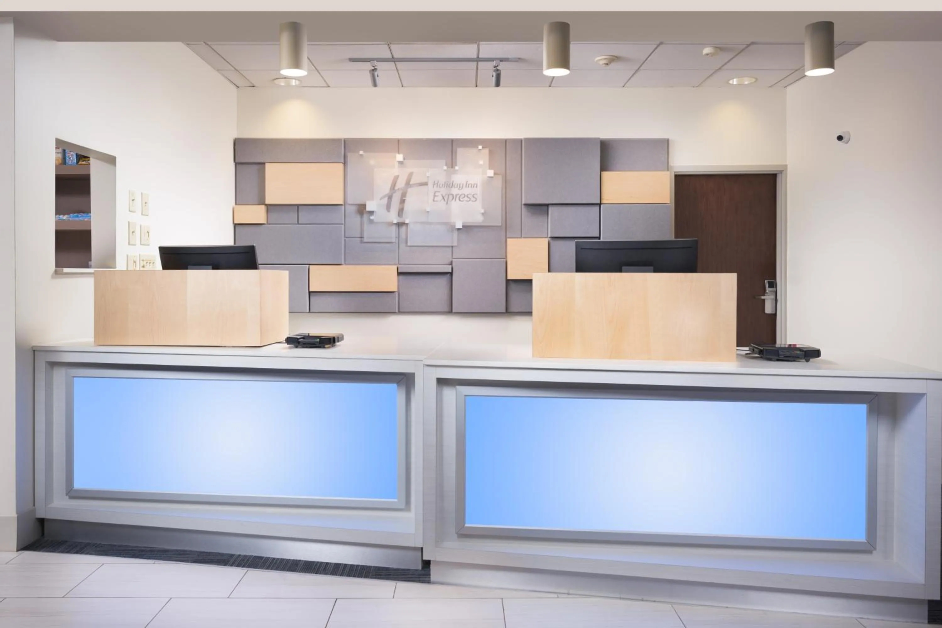 Property building in Holiday Inn Express Hotel & Suites Chattanooga Downtown by IHG